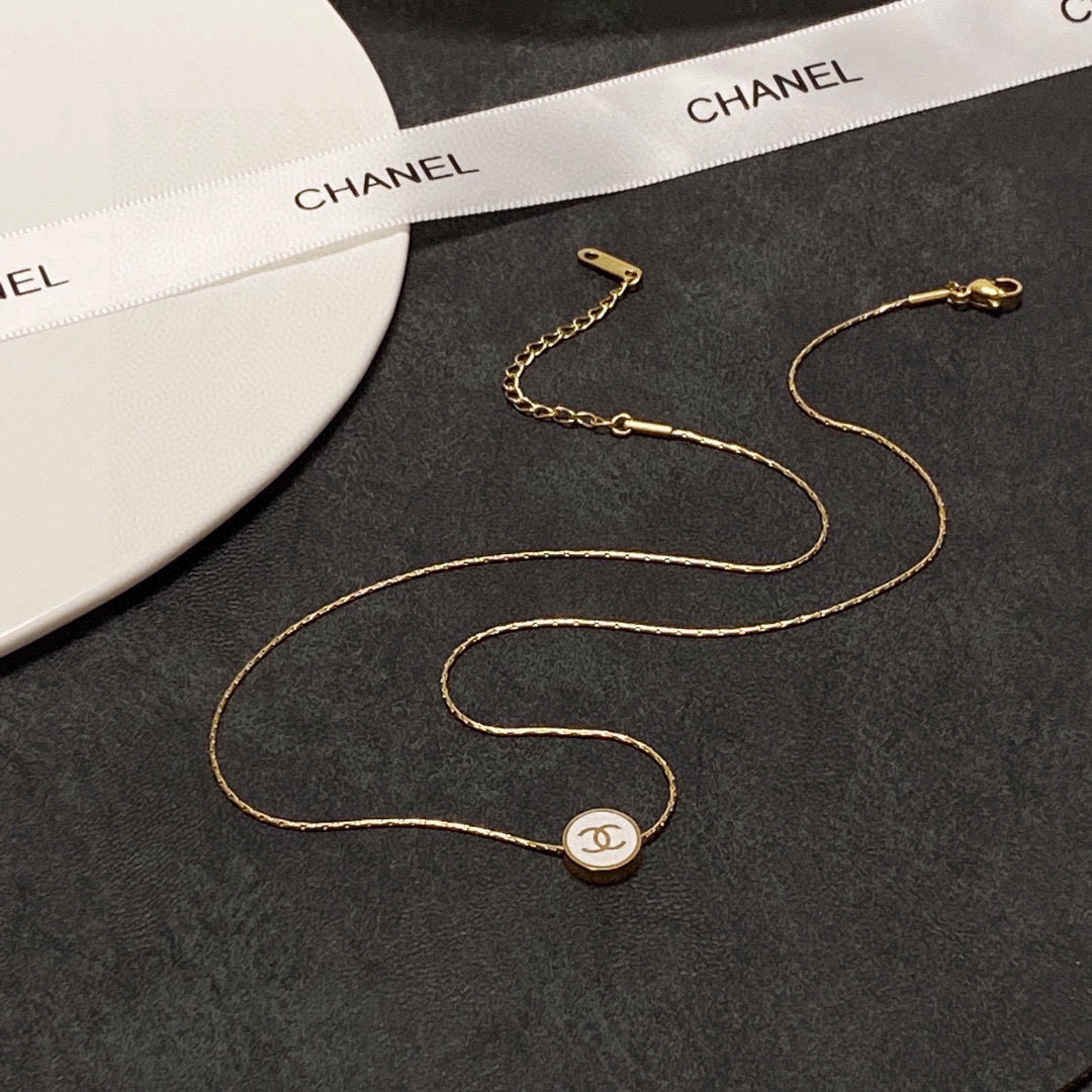 Chanel black and white two-sided thin necklace
