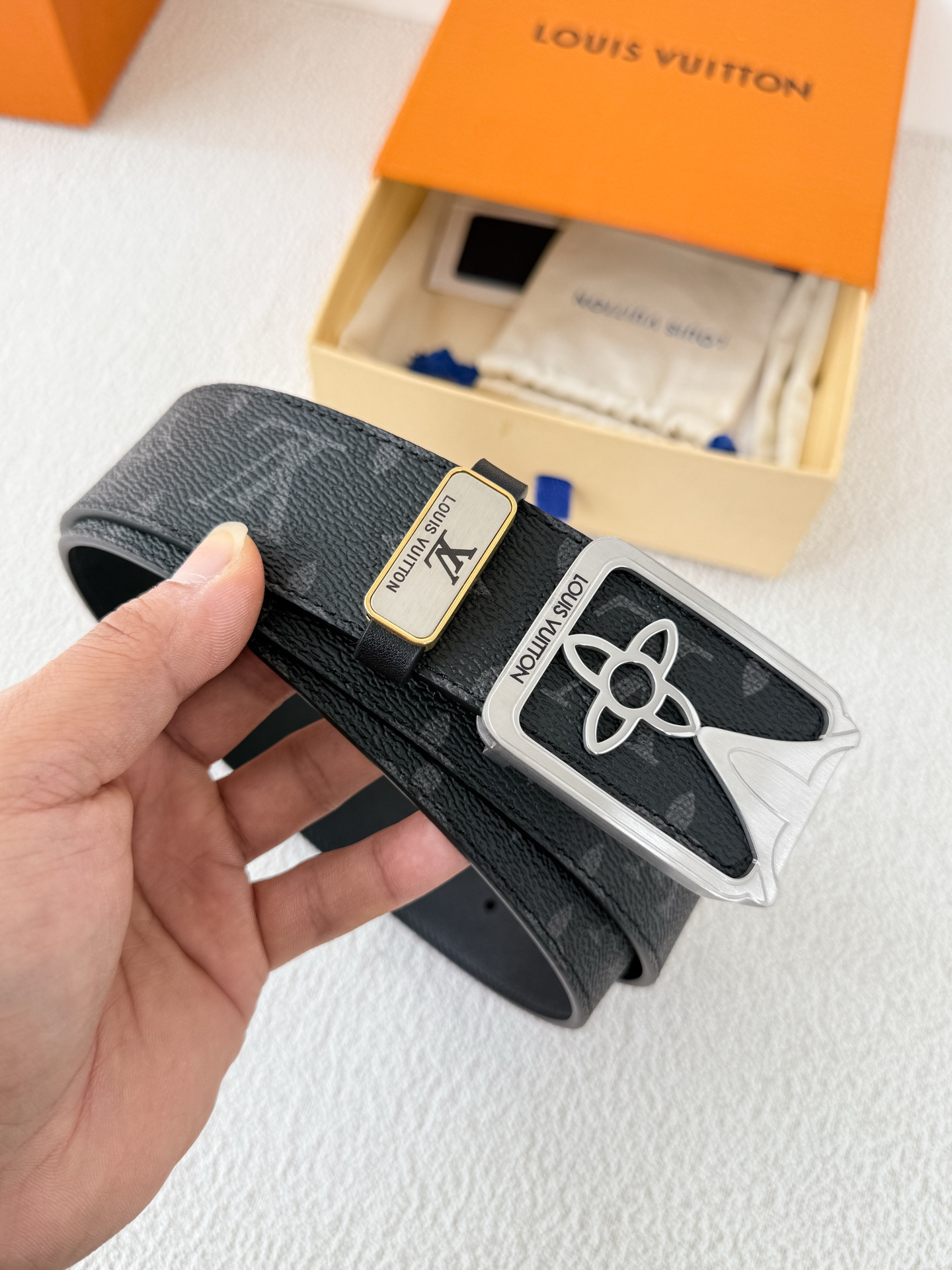Louis Vuitton Presbyopic Calfskin Men's Belt 3.8CM Width