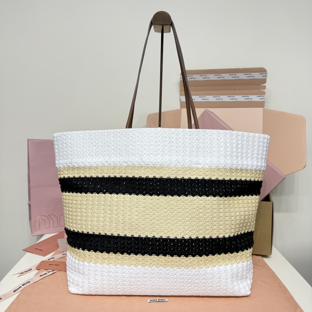 Miu Miu embroidered bag 5BG228