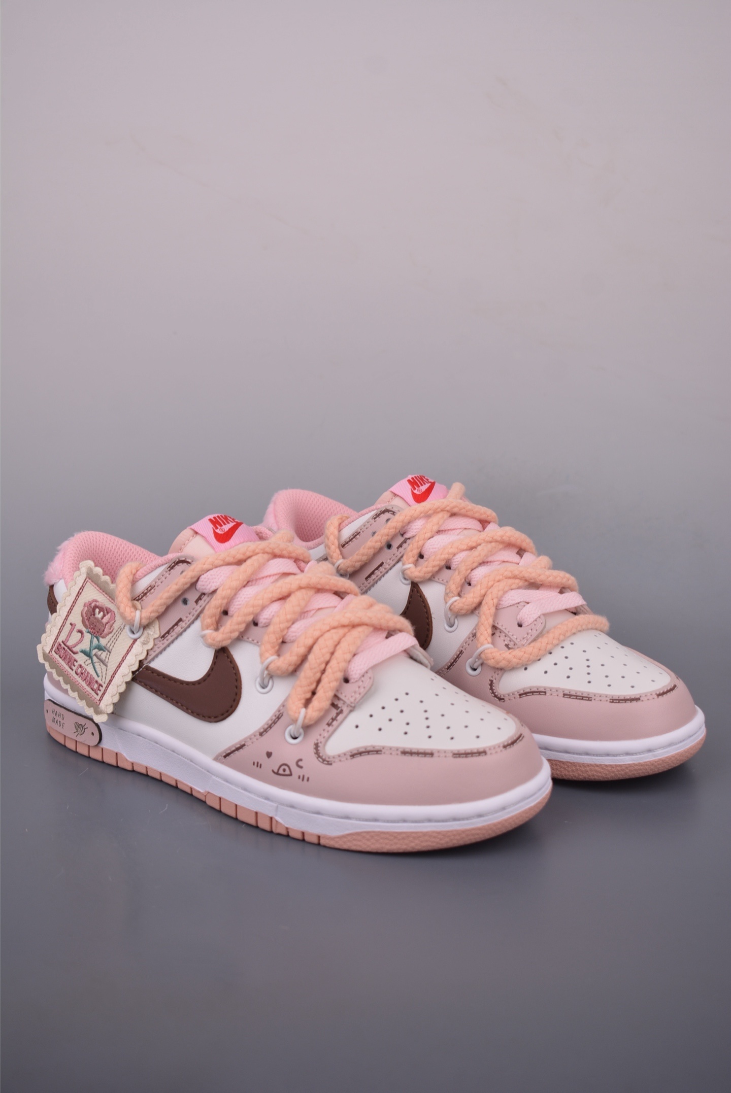 Nike SB Dunk Low Sneakers 