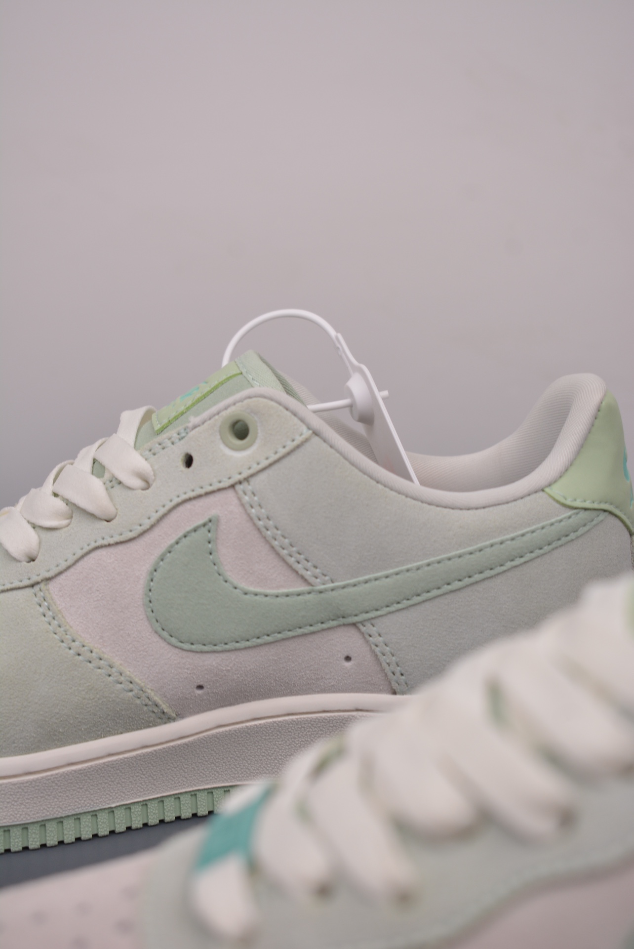 Nike Wmns Air Force 1'07 LowSpruce AuraPistachio Frost HQ1497-099