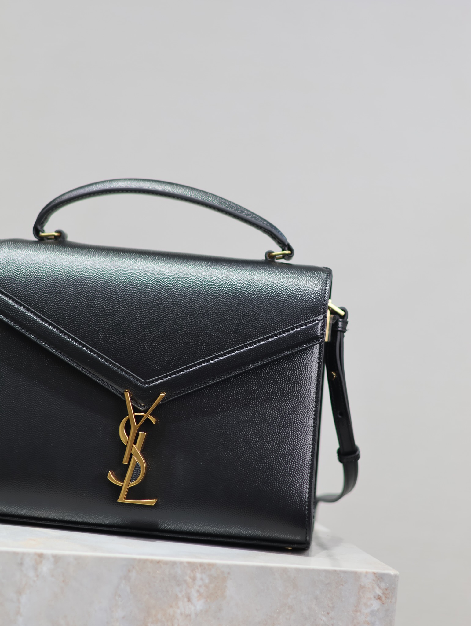 Yves Saint Laurent CASSANDRA Handbag 578000