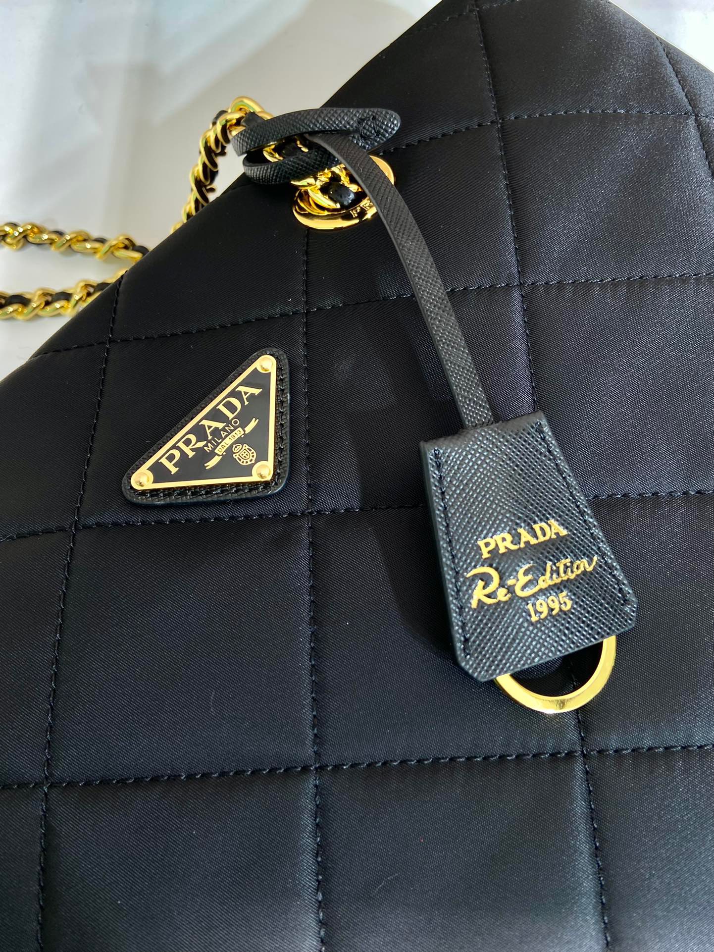 Prada Second-hand zipper large size 1BG467