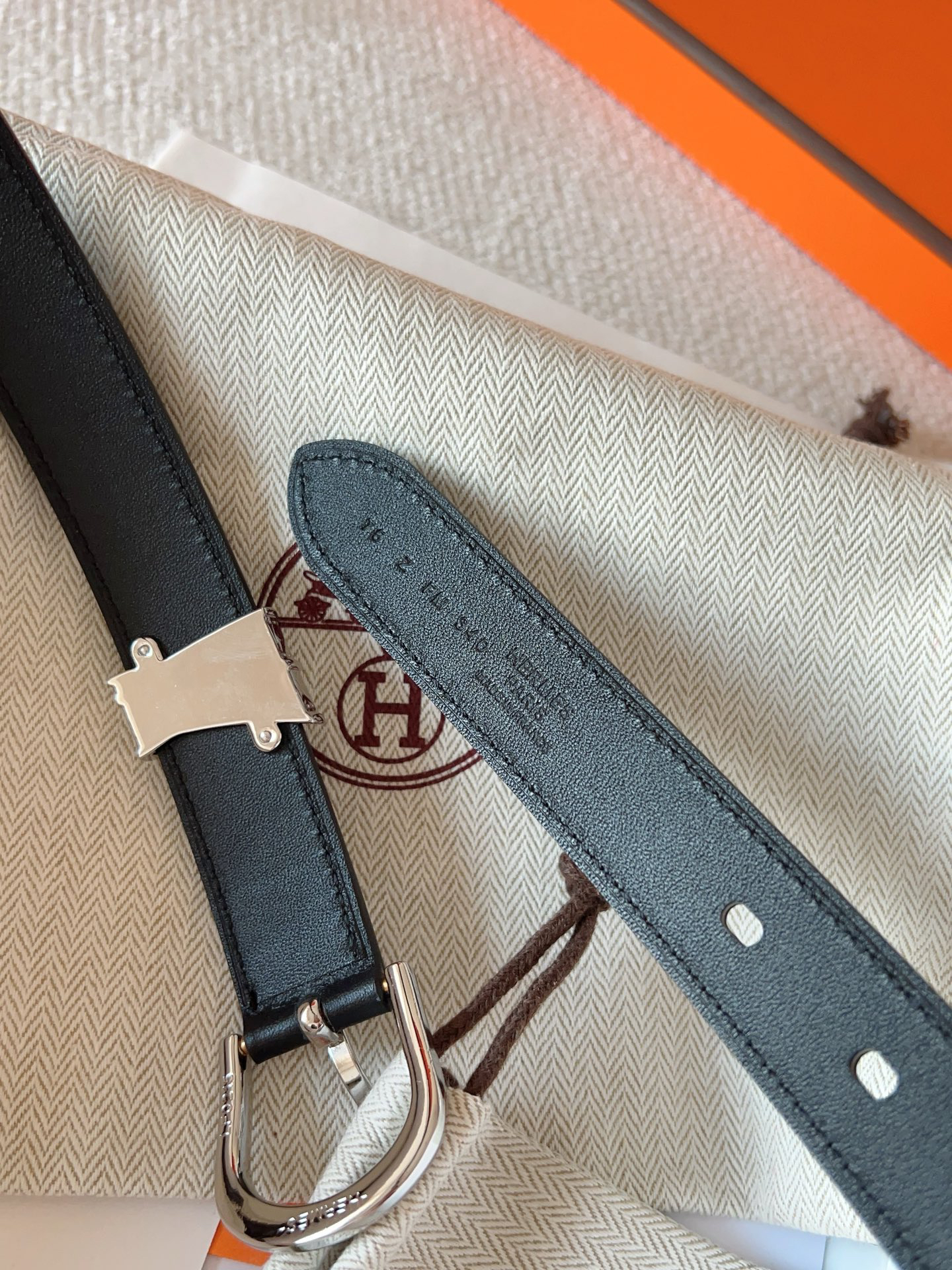 Hermès Women's Calfskin Double-Sided Pin Buckle Belt 2.4cm Width