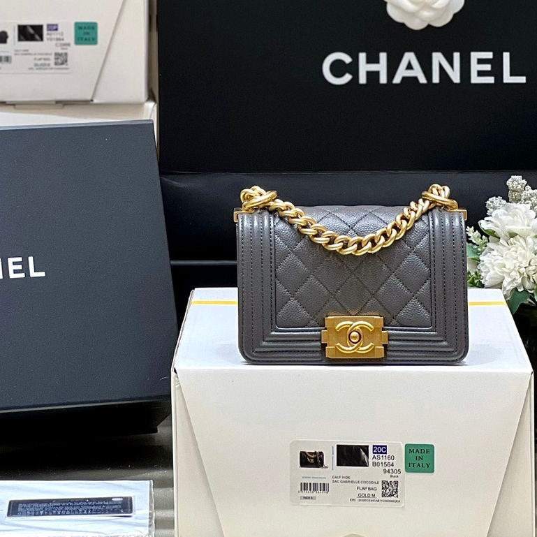 Chanel 22A Le mini boy bag 67364