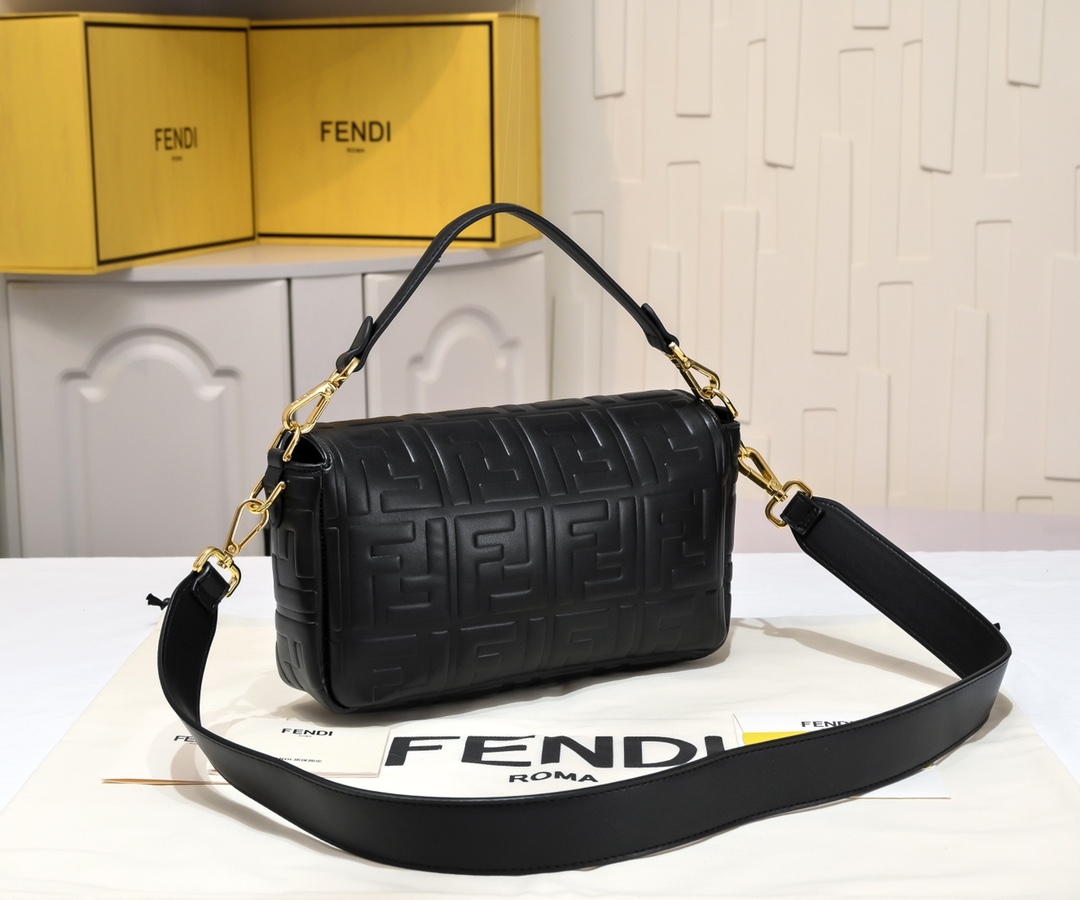 FENDI Baguette Handbag 6608