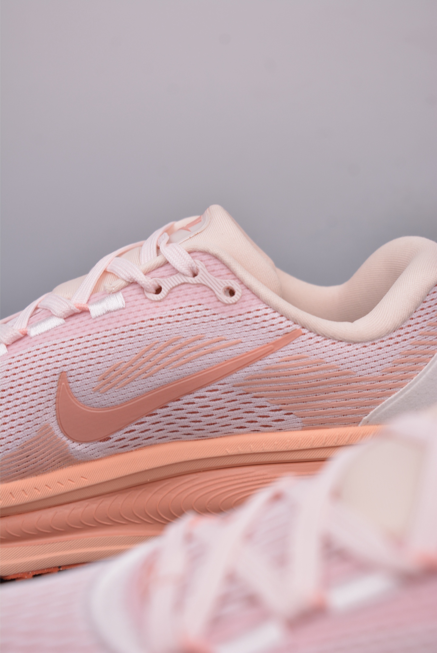 Nike Vomero 18 ZoomX Running Shoes Light Pink HM6804-601