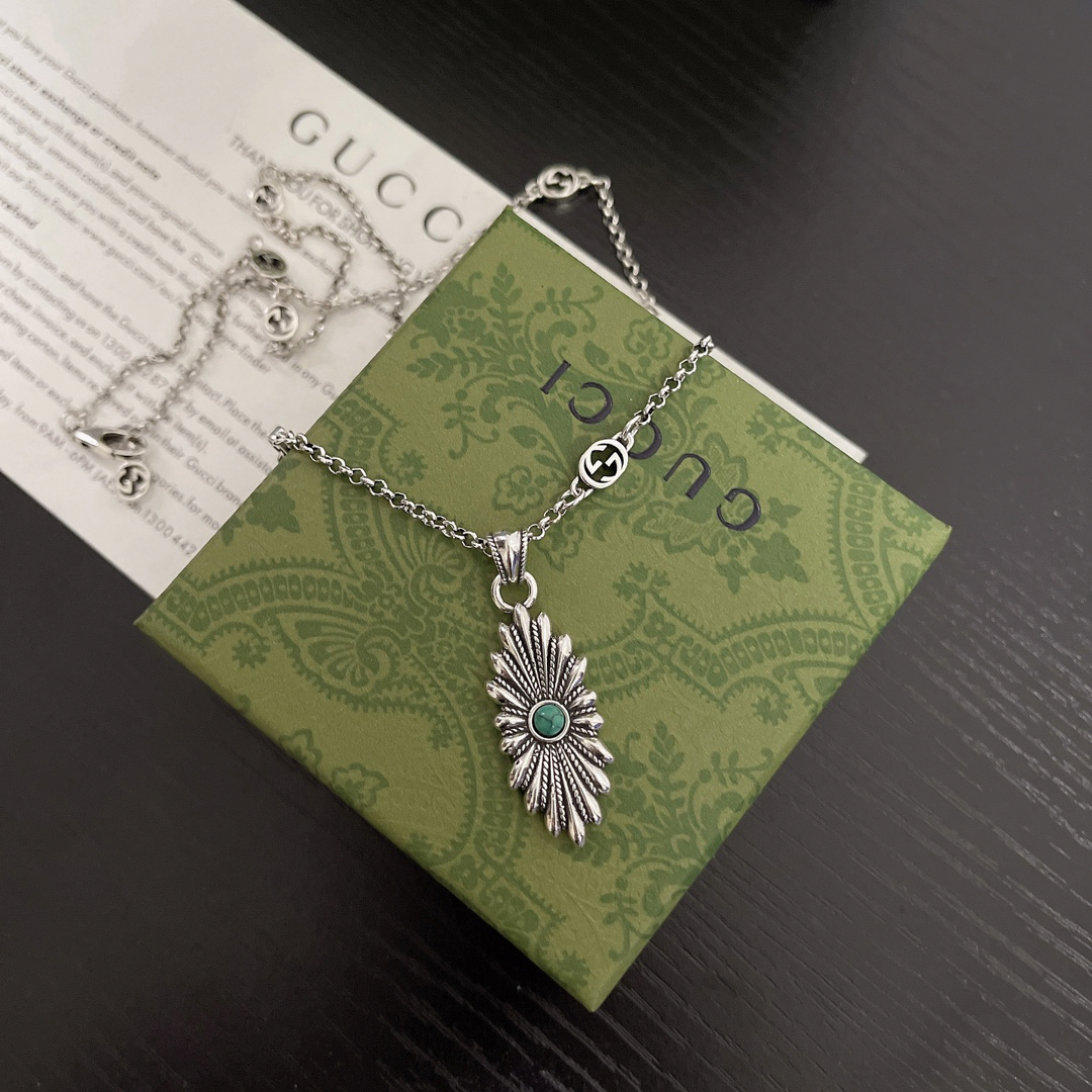Gucci GG Sunflower Vintage Necklace