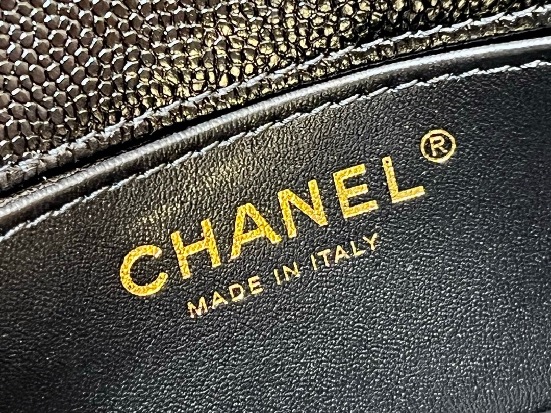 Chanel 22A Le mini boy bag 67364