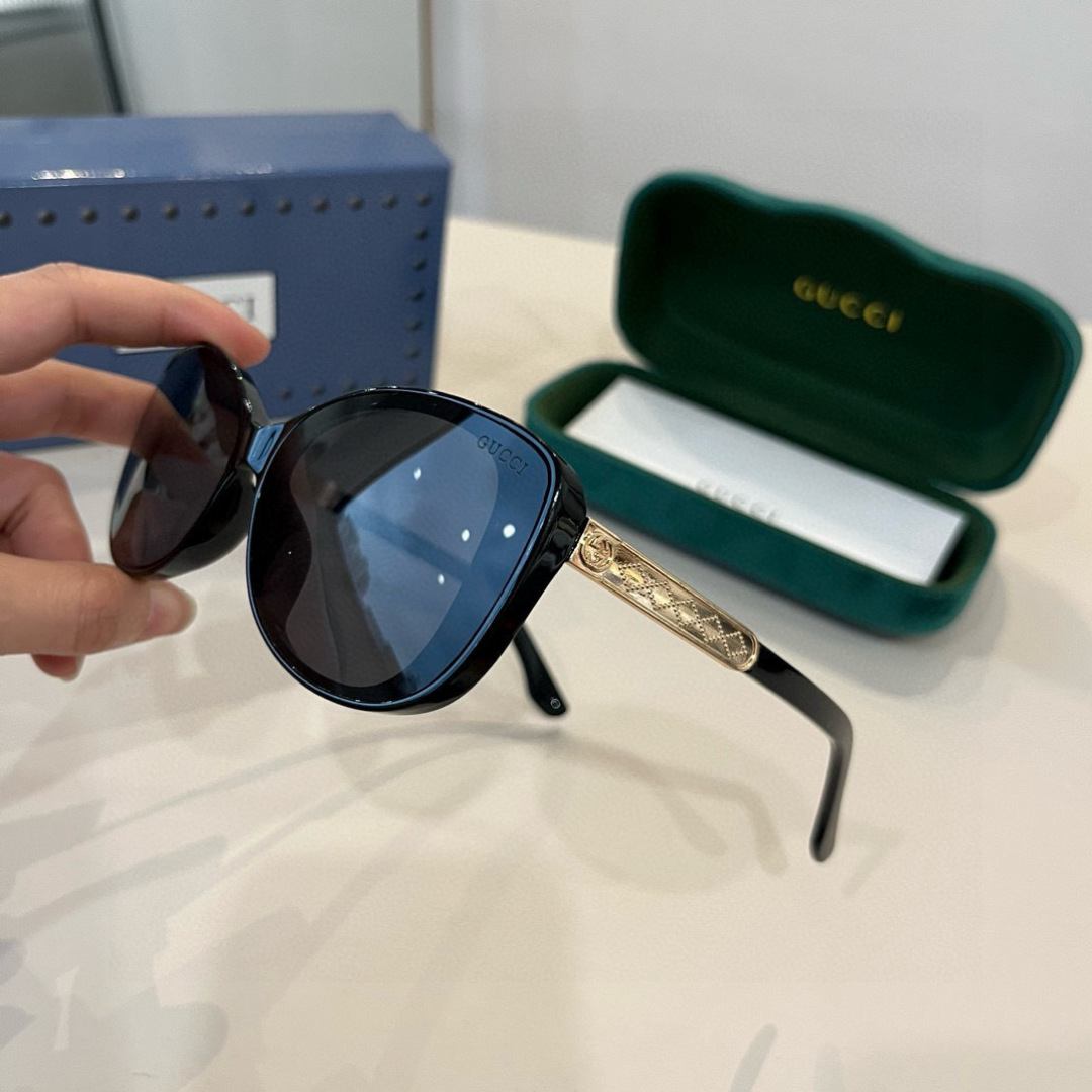 Gucci Round Frame Sunglasses