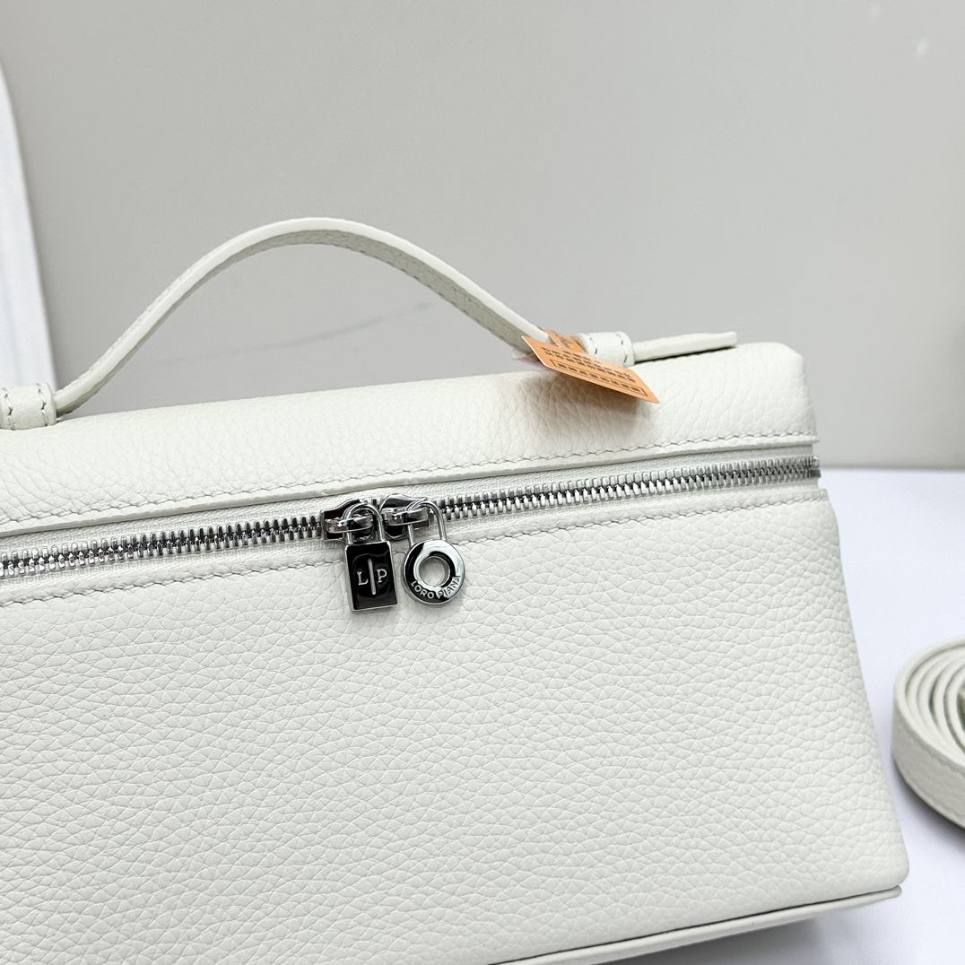 Loro Piana Extra poet L19 Clutch FAI8393