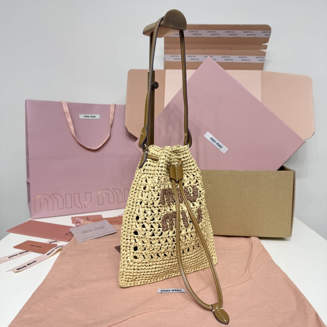 Miu Miu woven raffia bag 5ND016