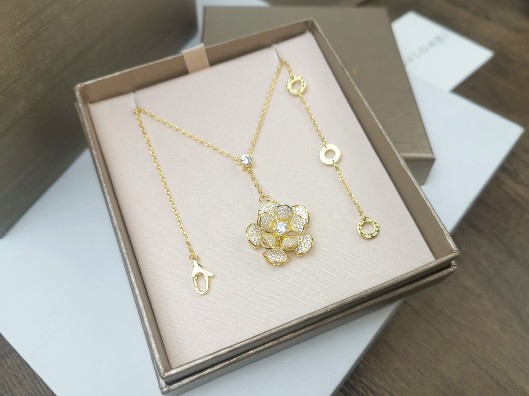 Bulgari rotating diamond flower necklace