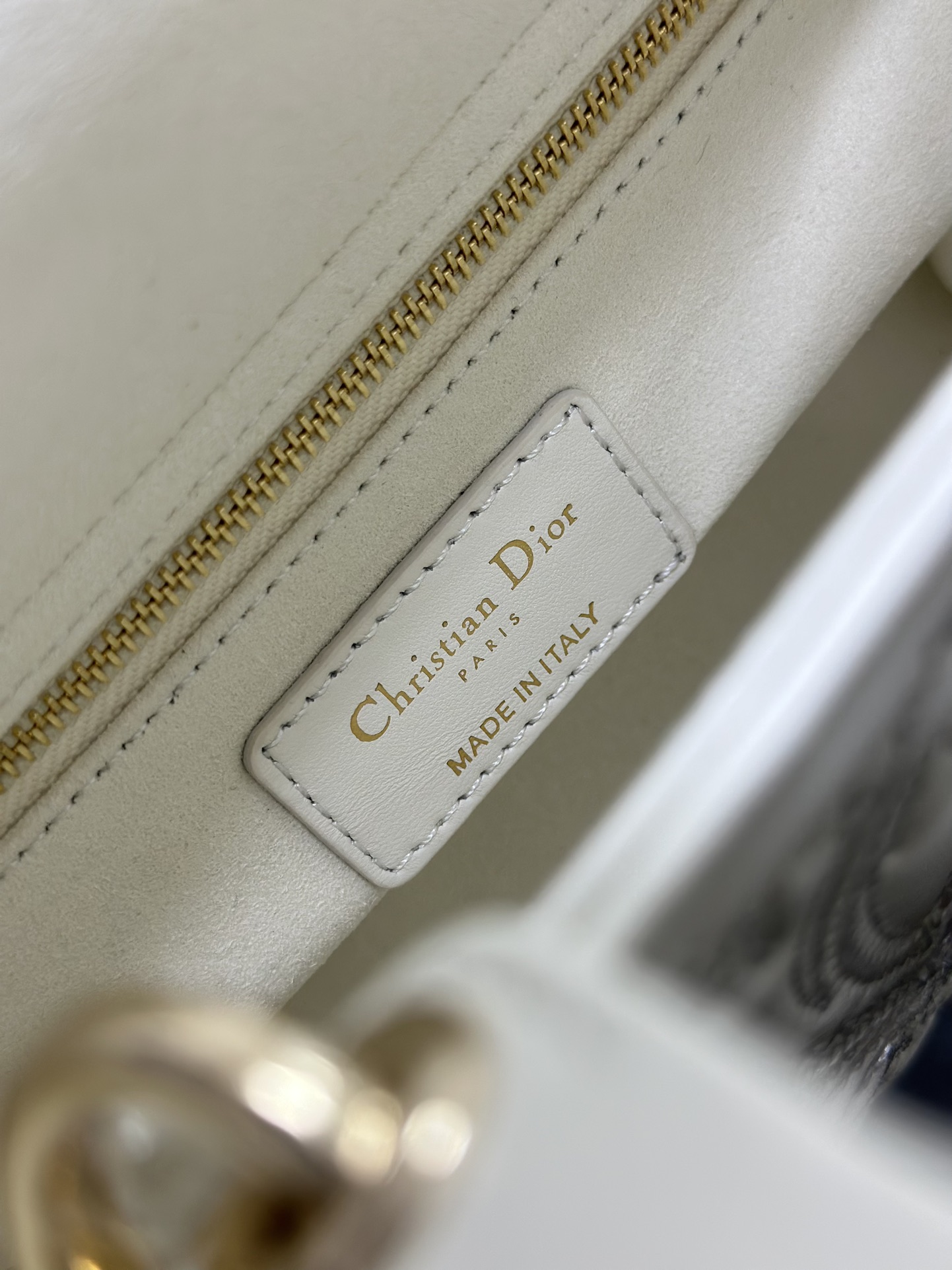 Dior Lady four-grid embossed white Lady Dior bag M0538
