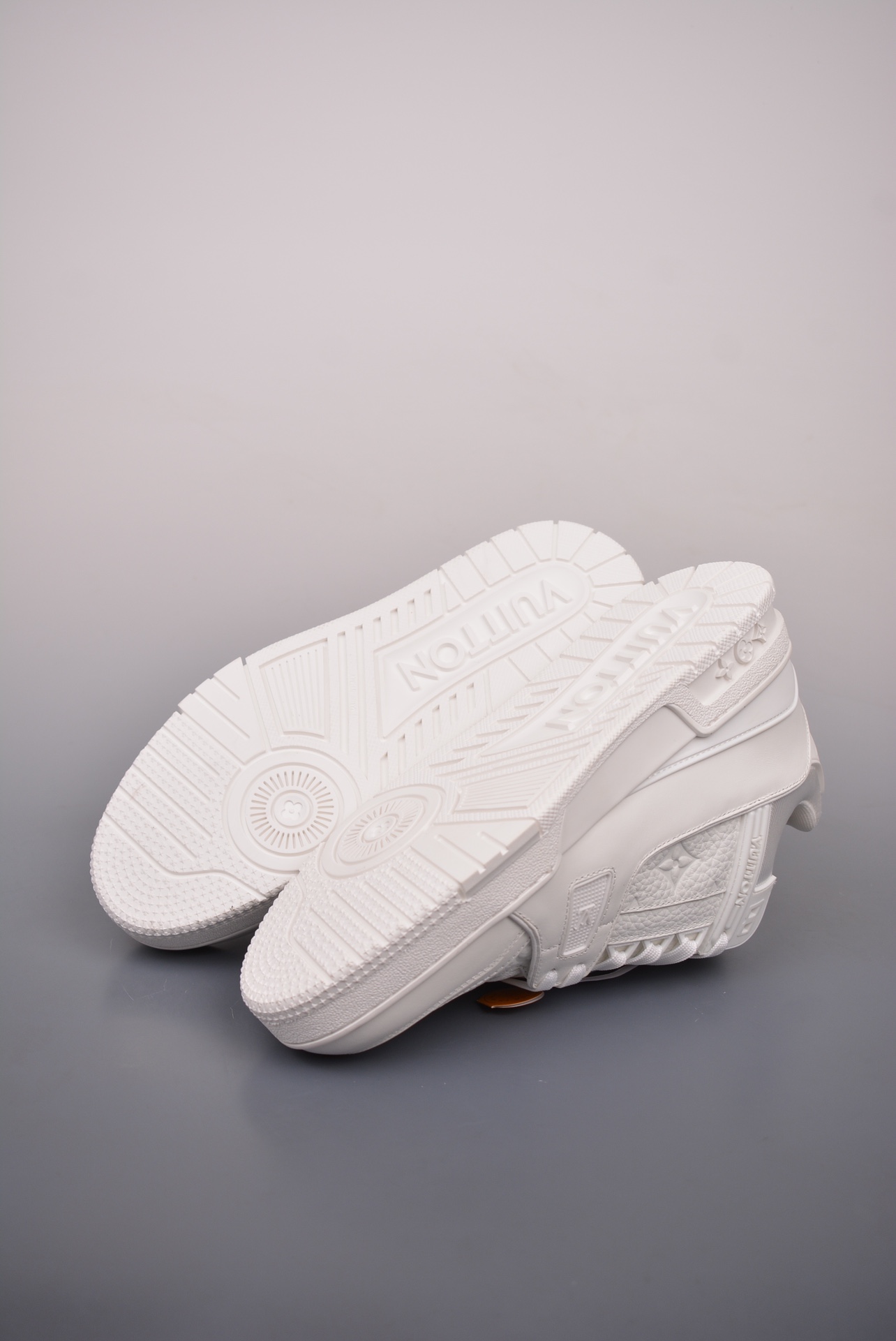 Louis Vuitton Trainer Sneaker Low Leather All White