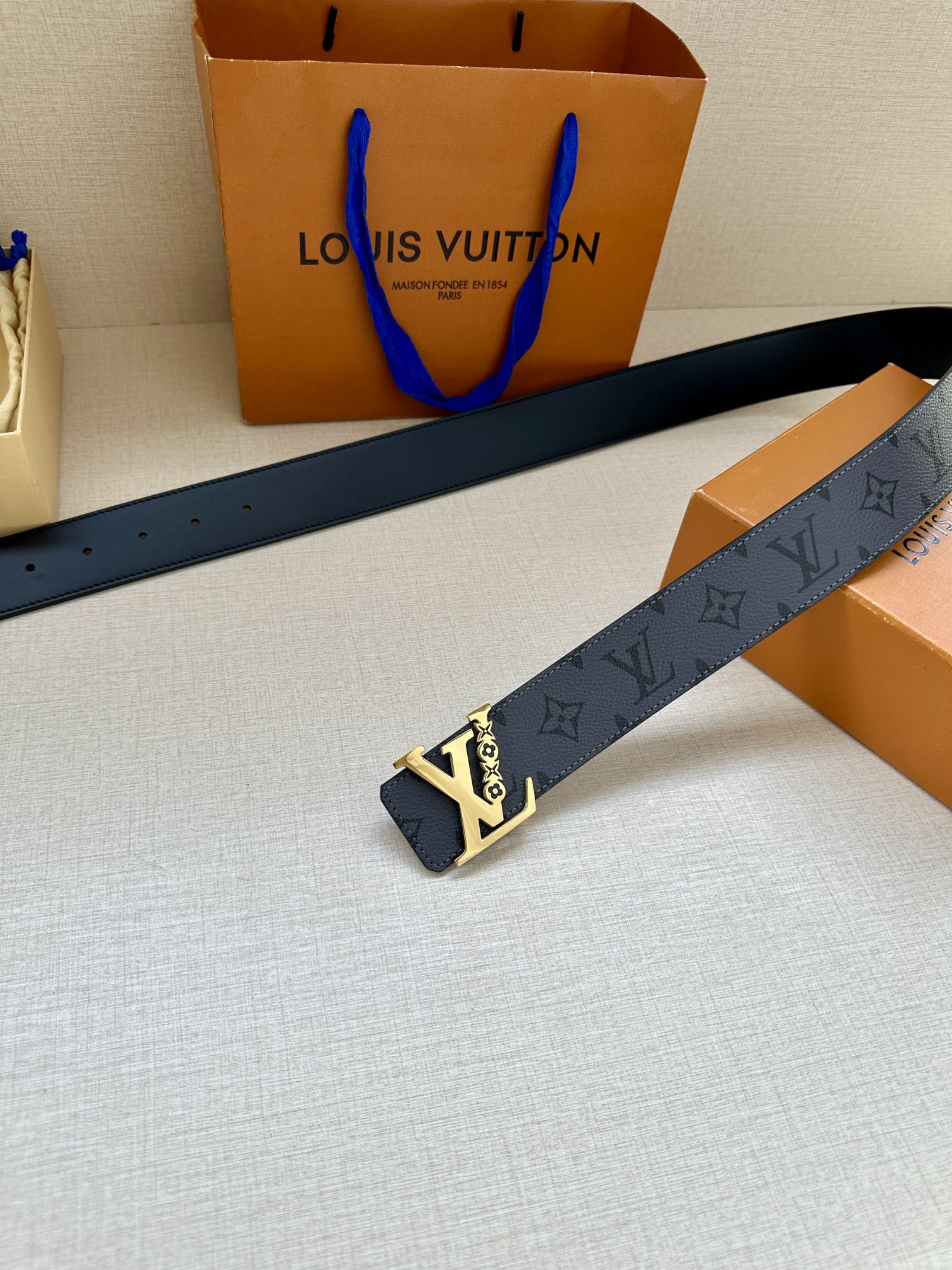 Louis Vuitton Monogram Print Men's Belt, 4CM Width