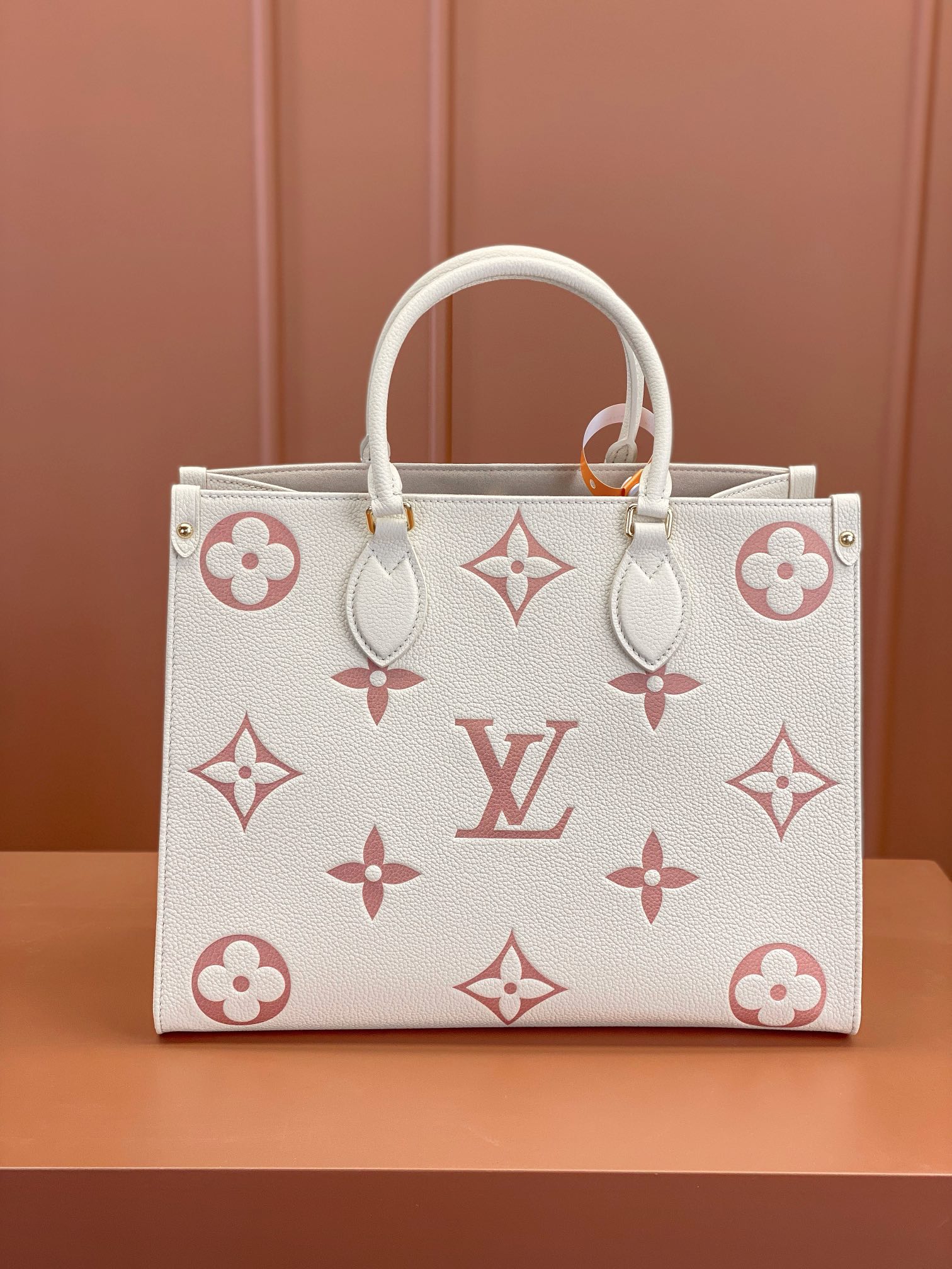 Louis Vuitton ONTHEGO Medium Handbag M21575