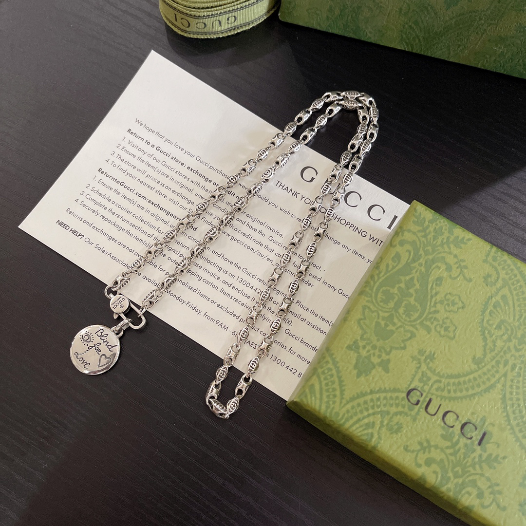 Gucci round necklace