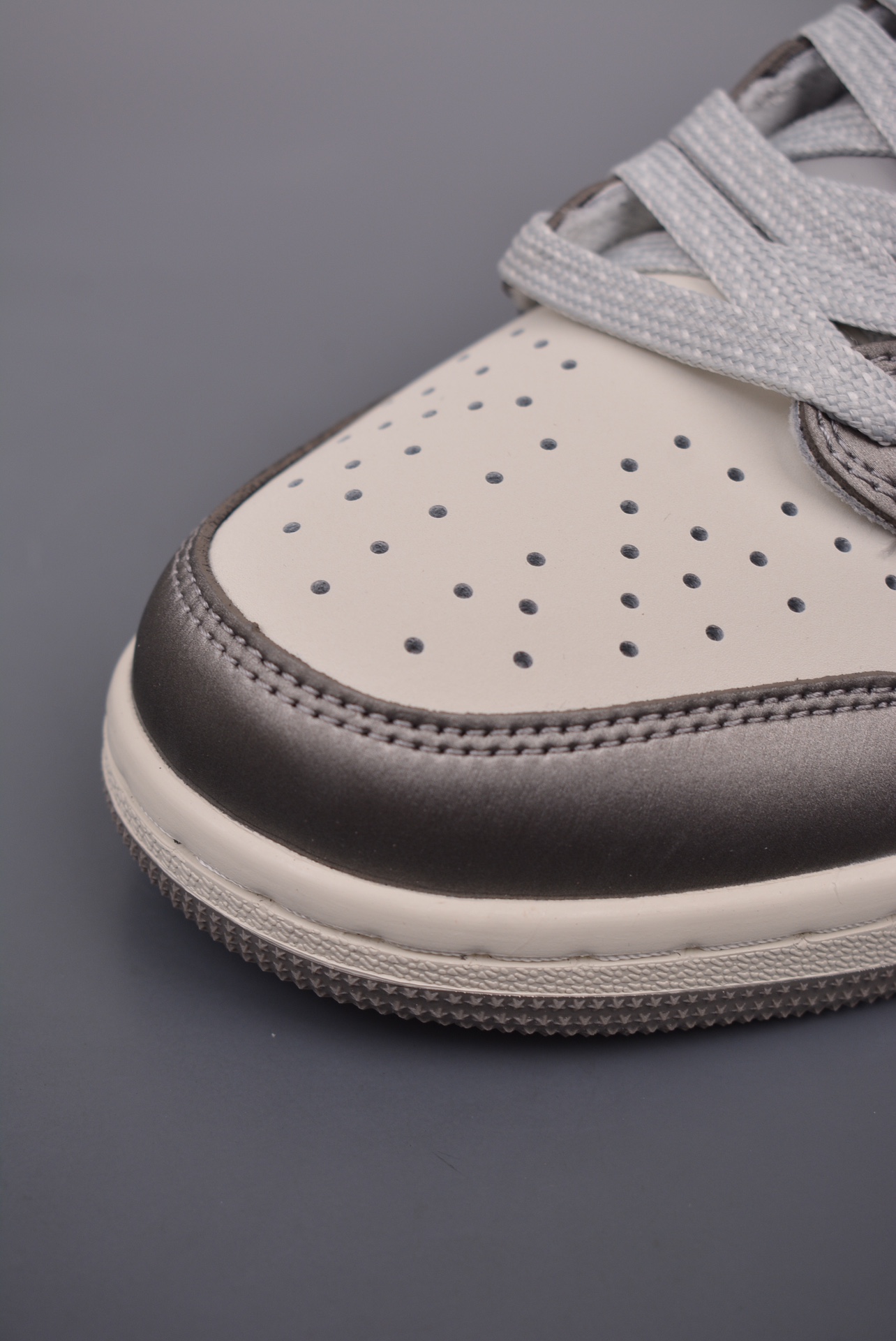 Maybach x Travis Scott x Nike Air Jordan 1 Low OG Beige Silver AG3702-802