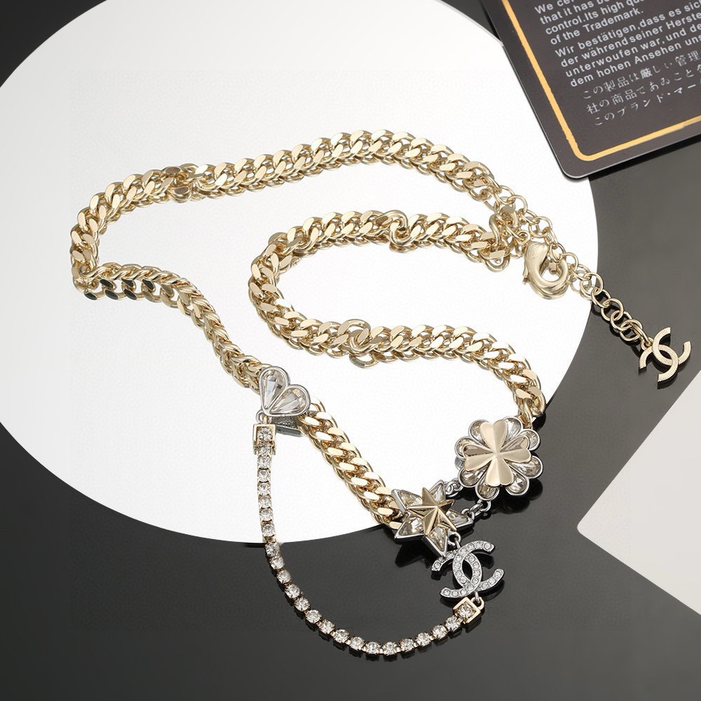 Chanel four-leaf clover star metal chain necklace