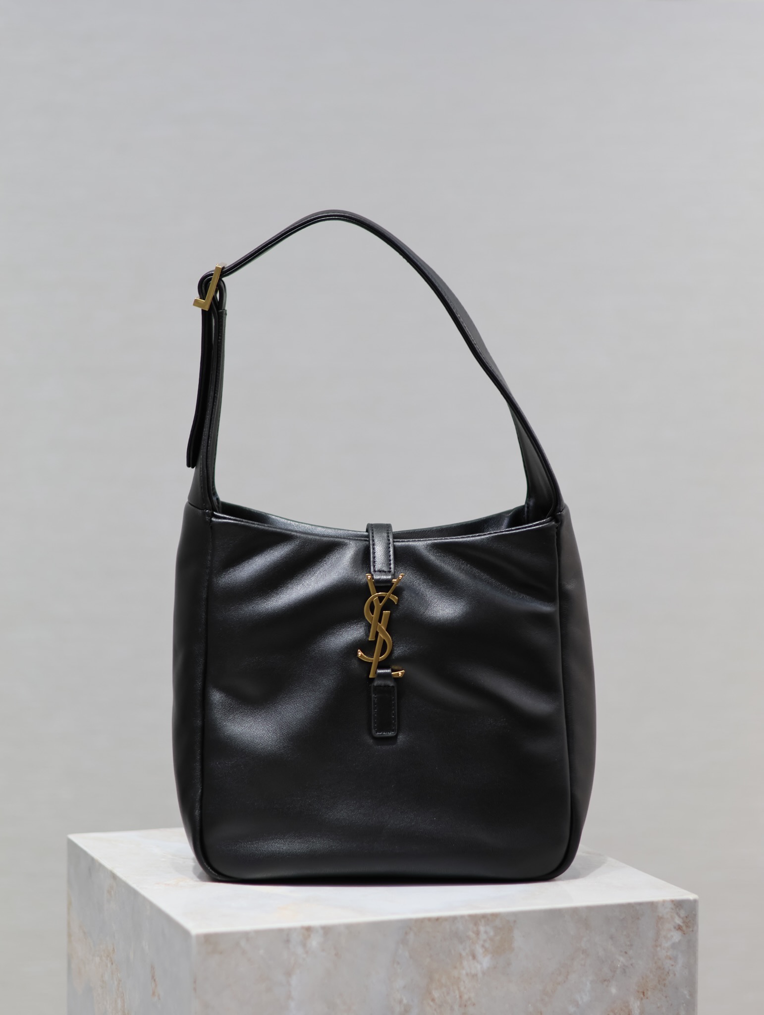 Yves Saint Laurent LE 5A7 Underarm Bag 713938