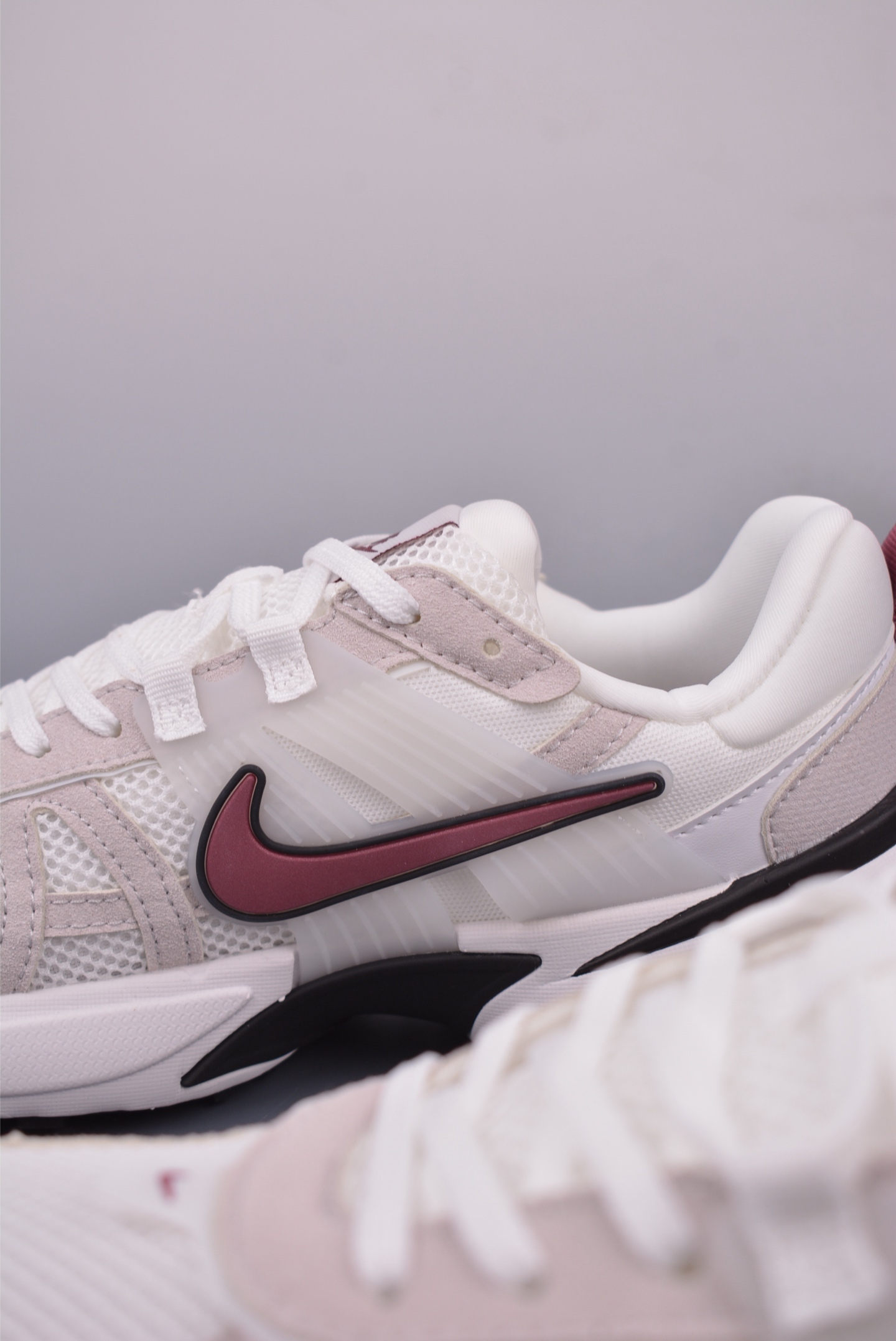 Nike Wmns V2K Runtekk Low running shoes white gray wine red hook HQ3500-100