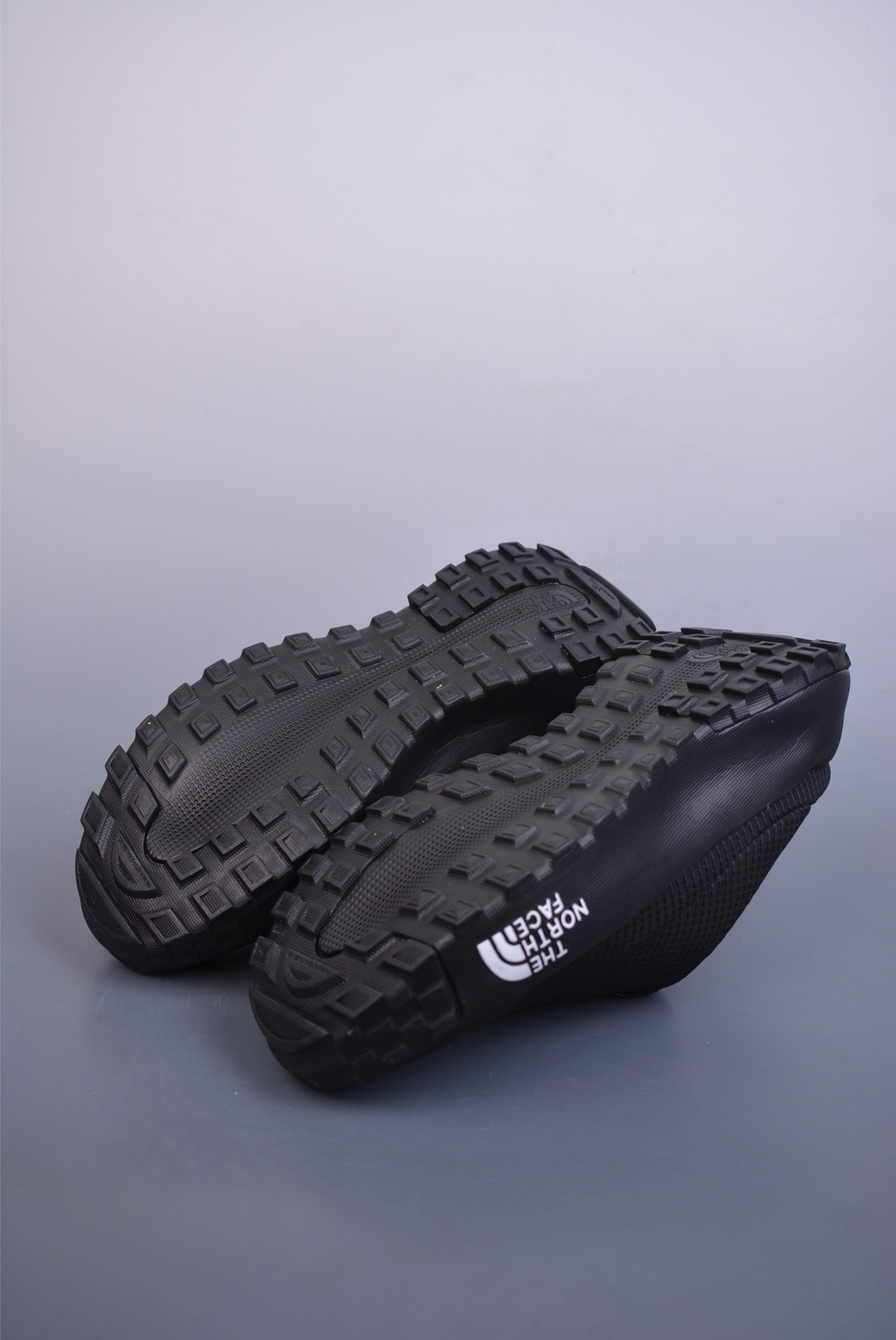 The North Face W Never Stop Lace sneakers black and white half-slip NFOA8A92KX75