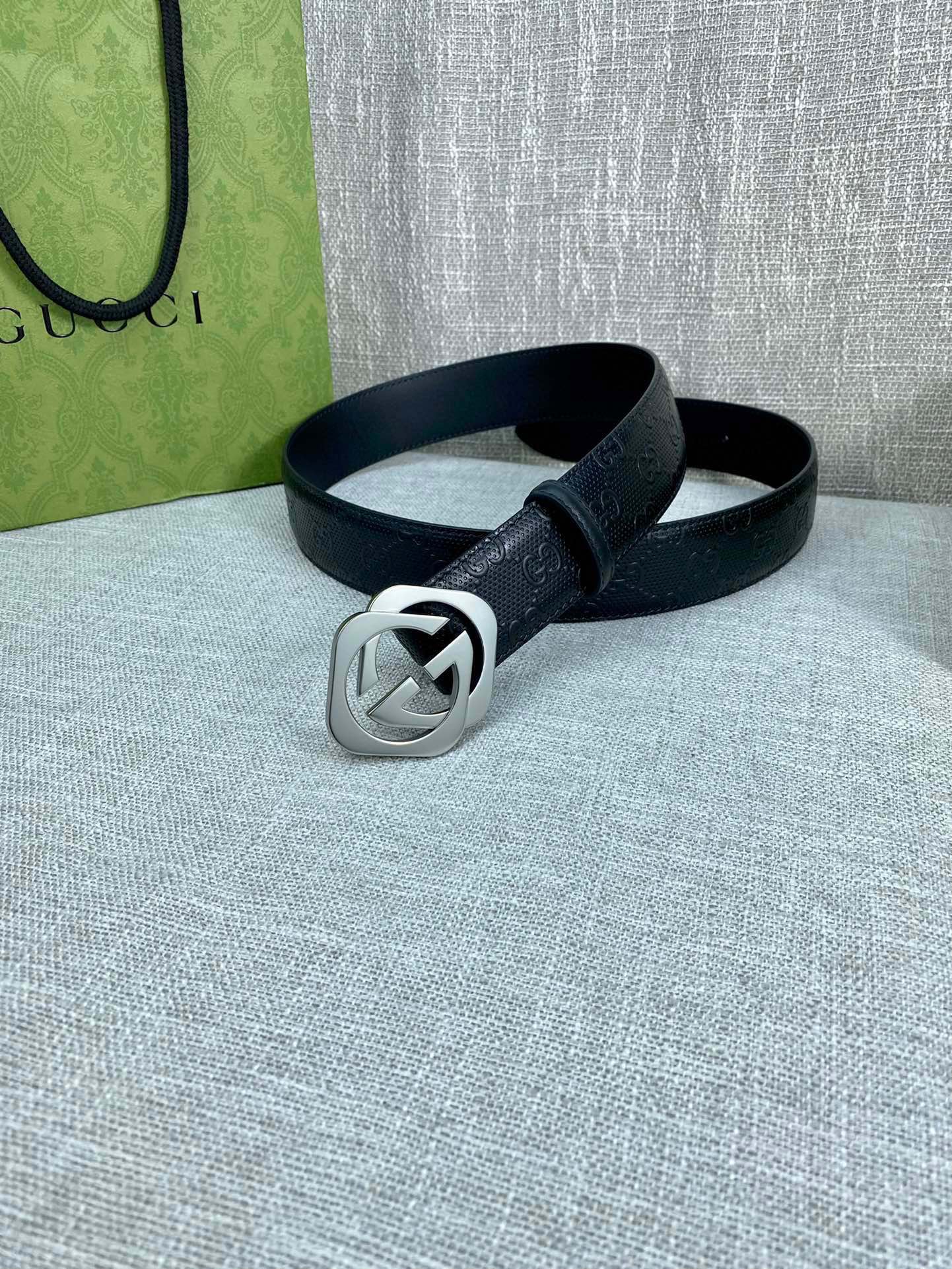 Gucci black embossed leather belt  width 4.0CM