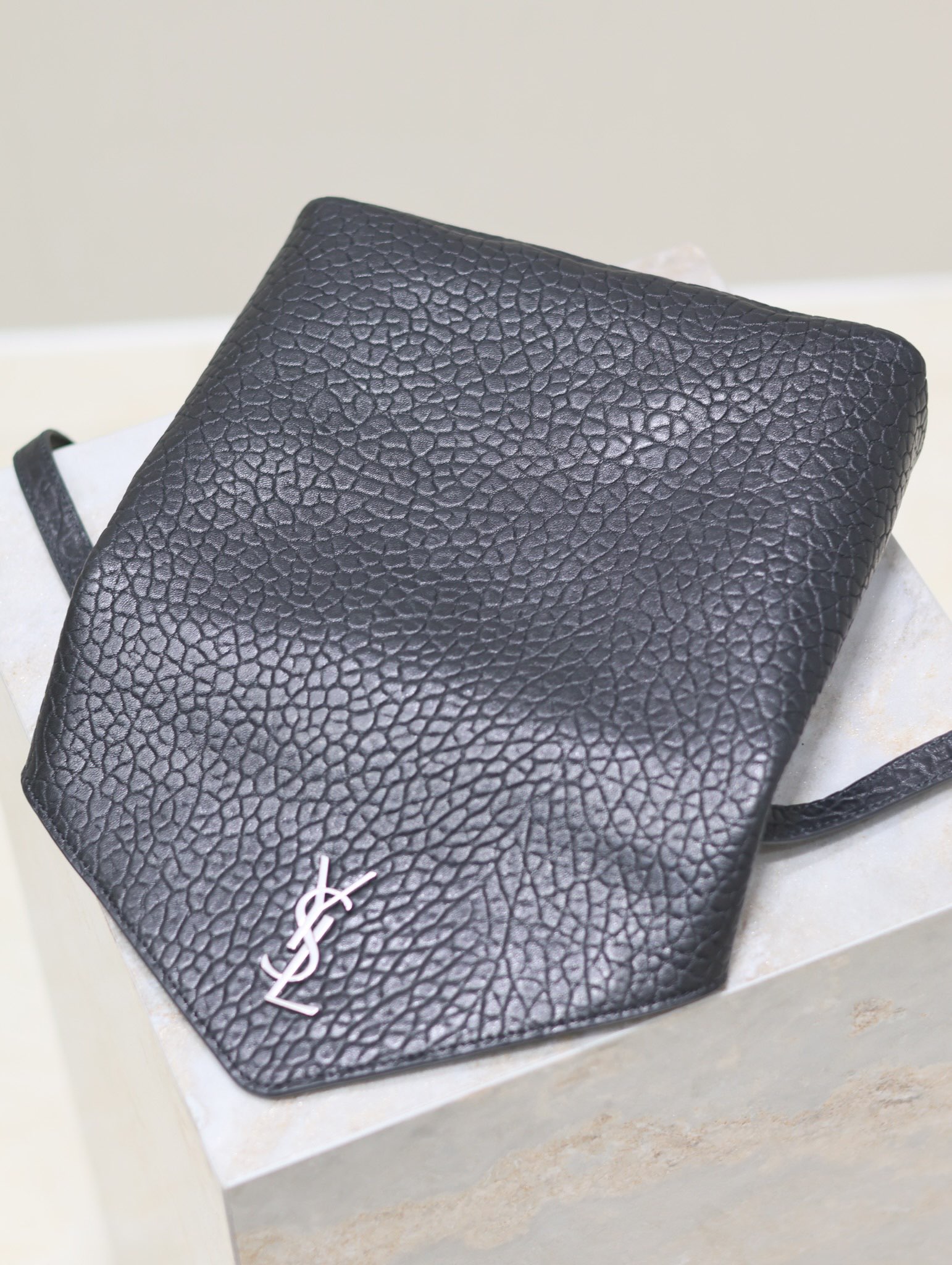 Yves Saint Laurent CASSANDRA Messenger Bag 801490