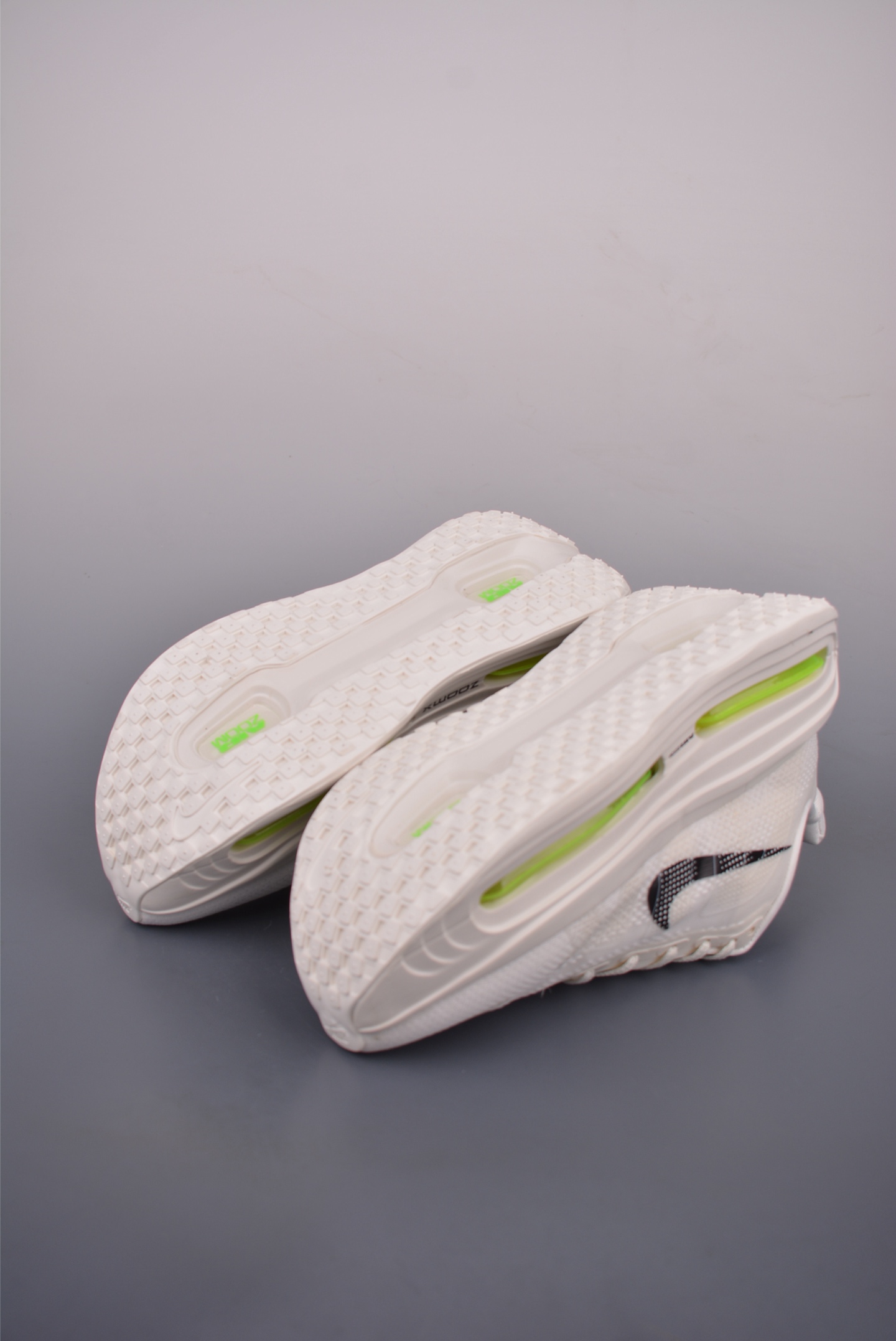 Nike Vomero premium “Off-white” FN8453-008