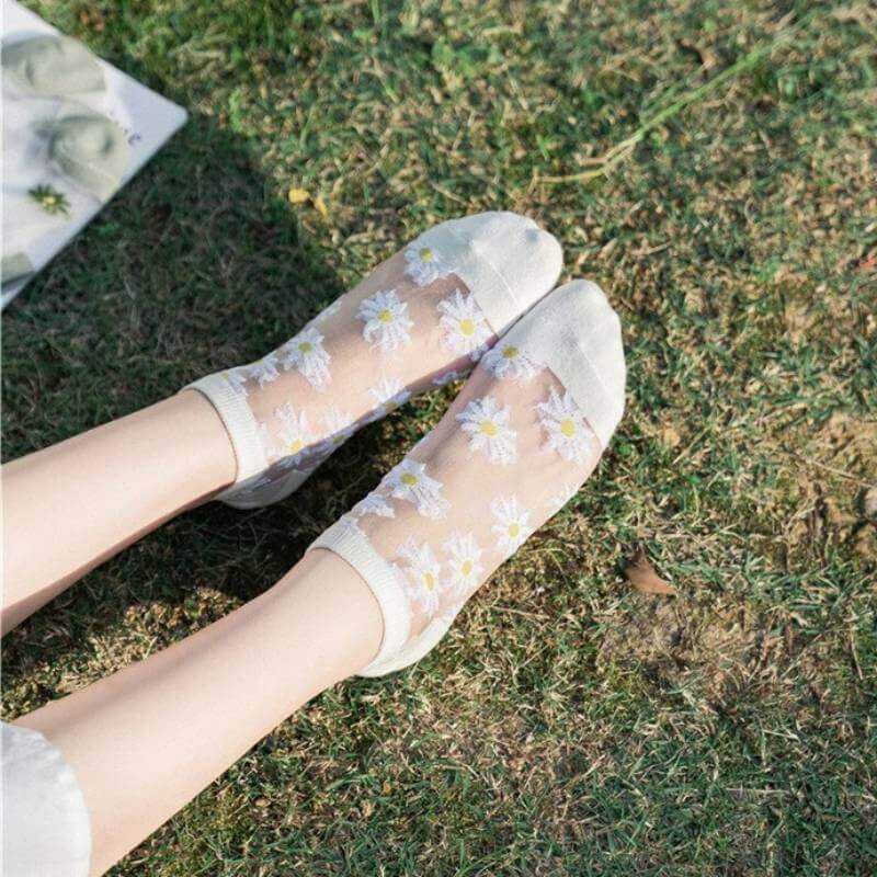 (🔥Last Day Promotion-SAVE 60% OFF) -Sheer Floral Daisy Socks -(SET OF 5 Pairs / 5 color)