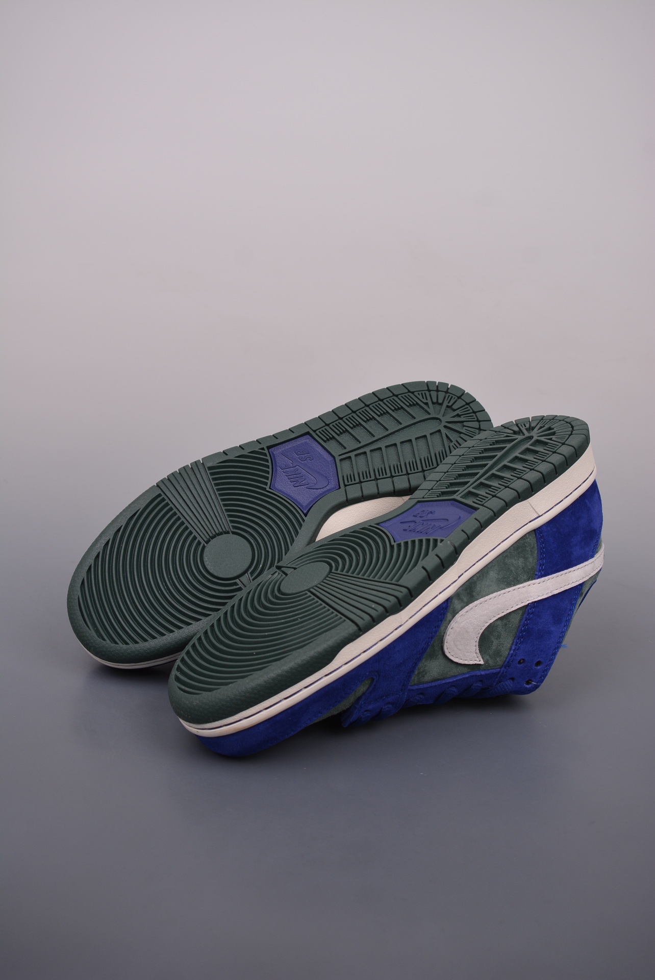 Nike SB Dunk Low Pro Deep Royal Blue suede blue and green HF3704-400