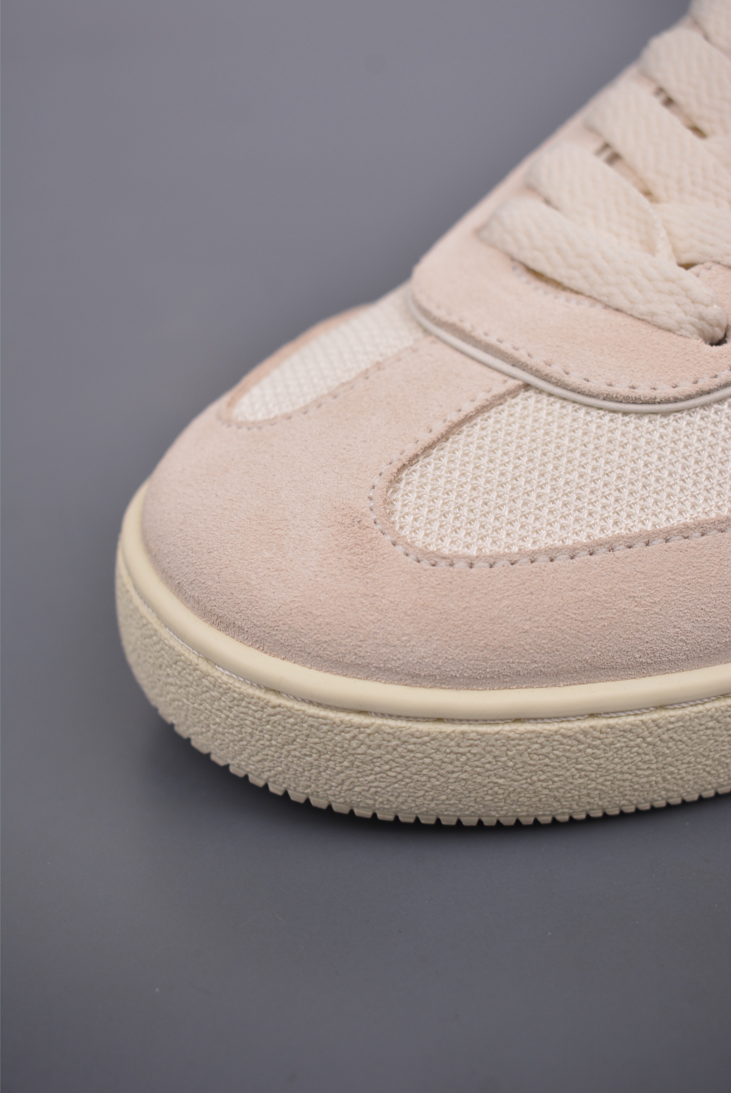 Gucci Interlocking G Suede Sneaker G74 off-white