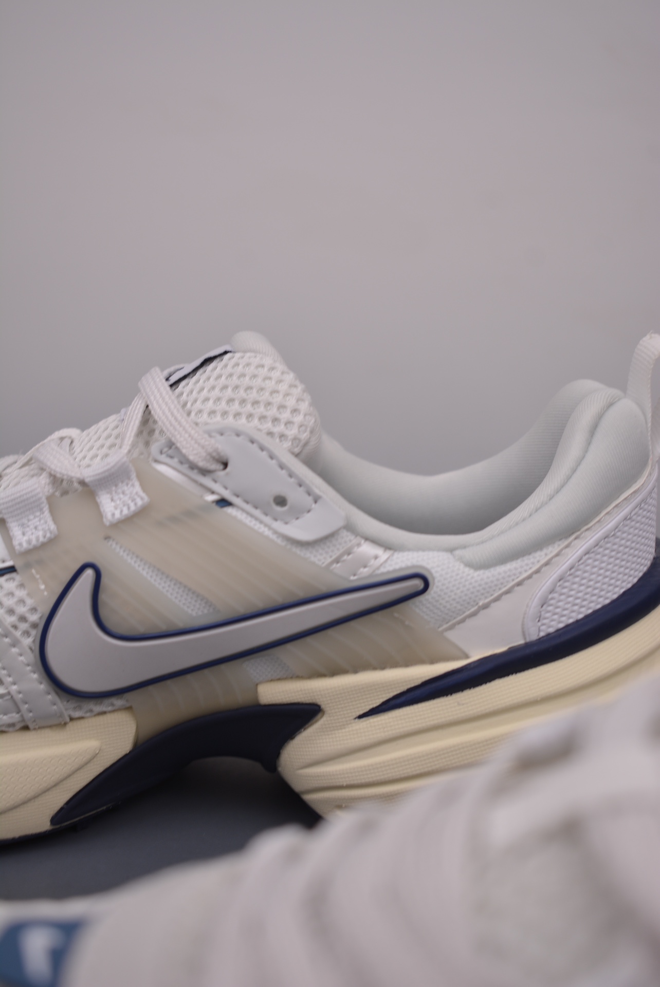 Nike Wmns V2K Runtekk LowWhite Grey Navy FD0736-102