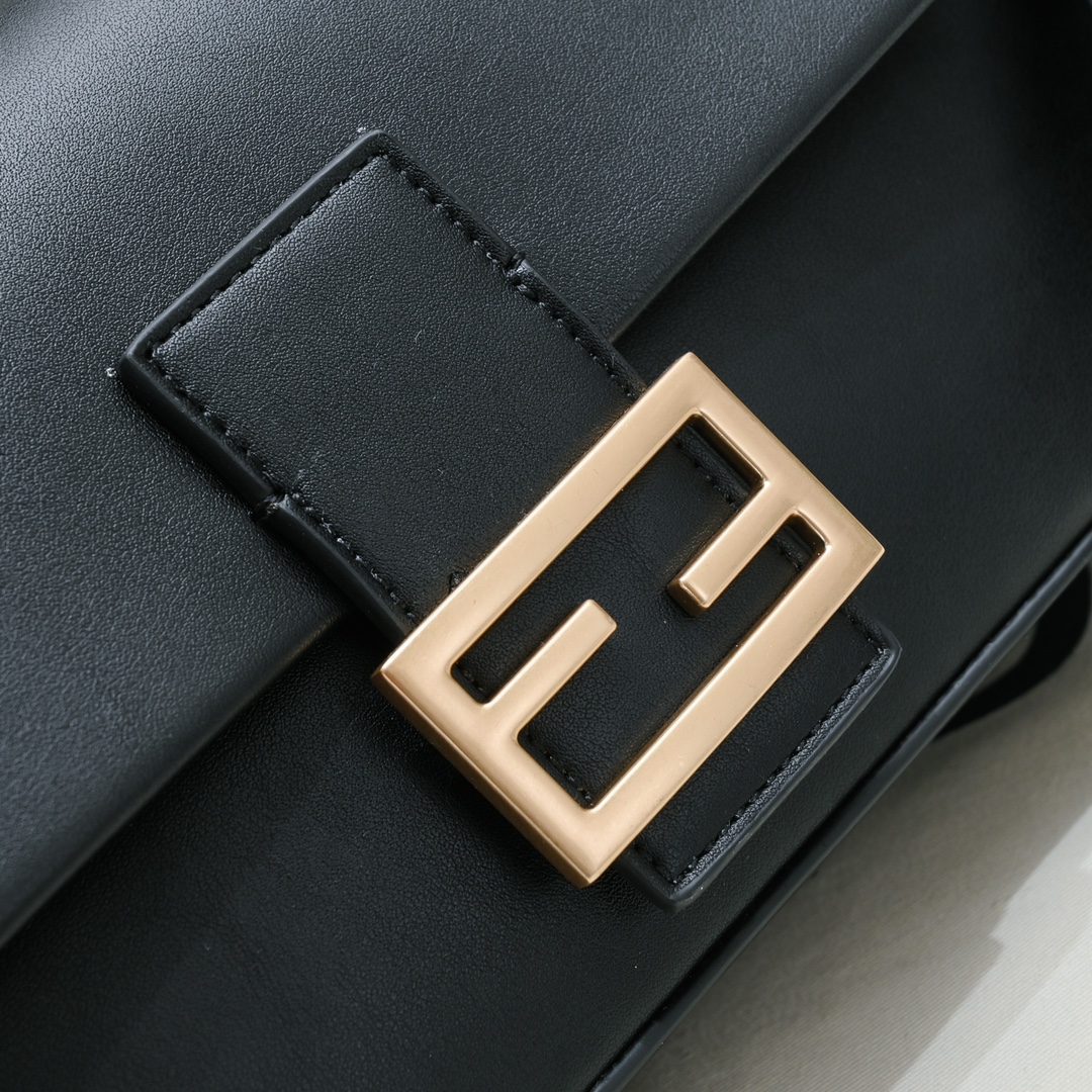 FENDI BAGUETTE handbag 6809