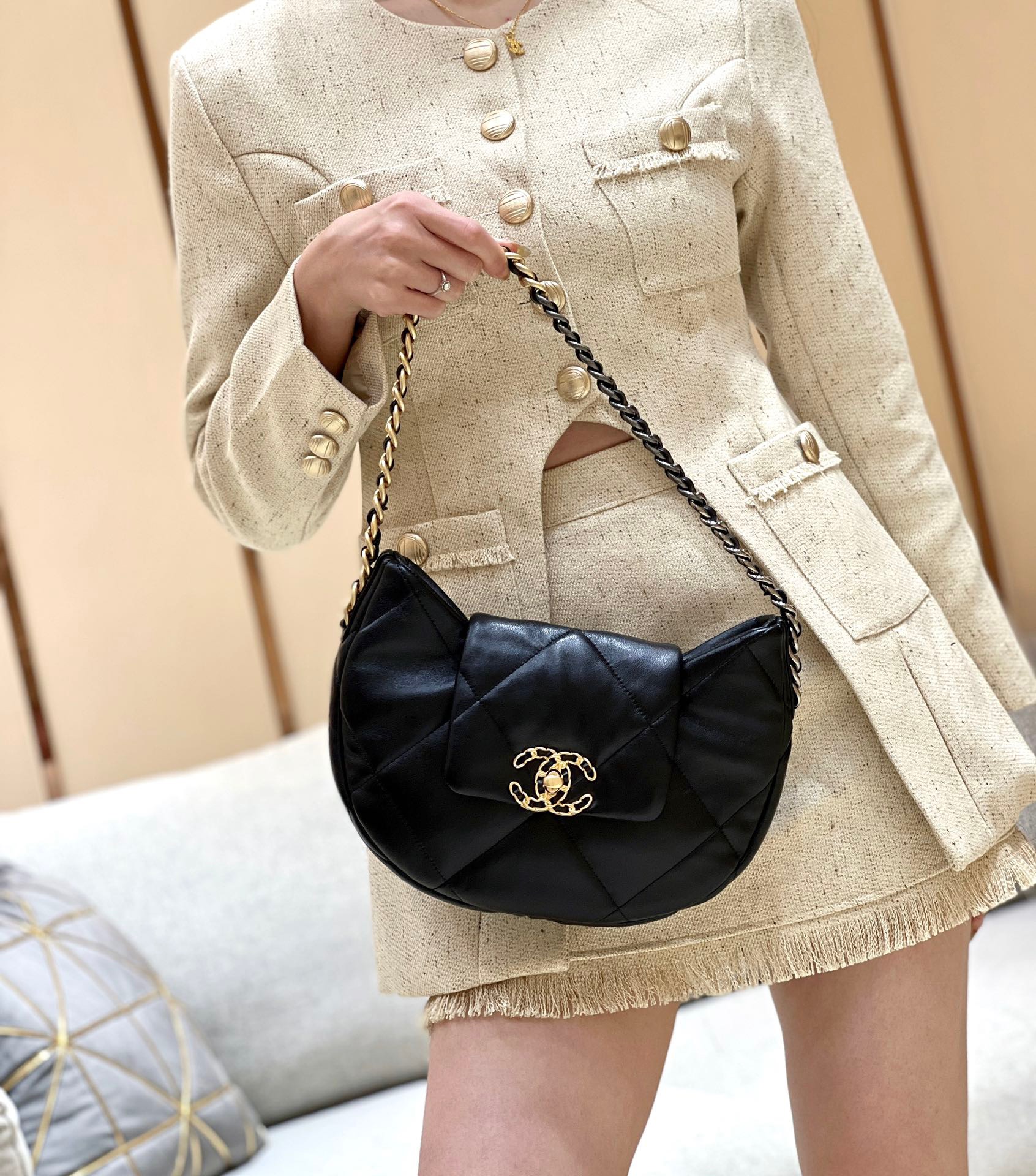 Chanel 24C Early Spring Resort Series Underarm Bag AS4638 00128