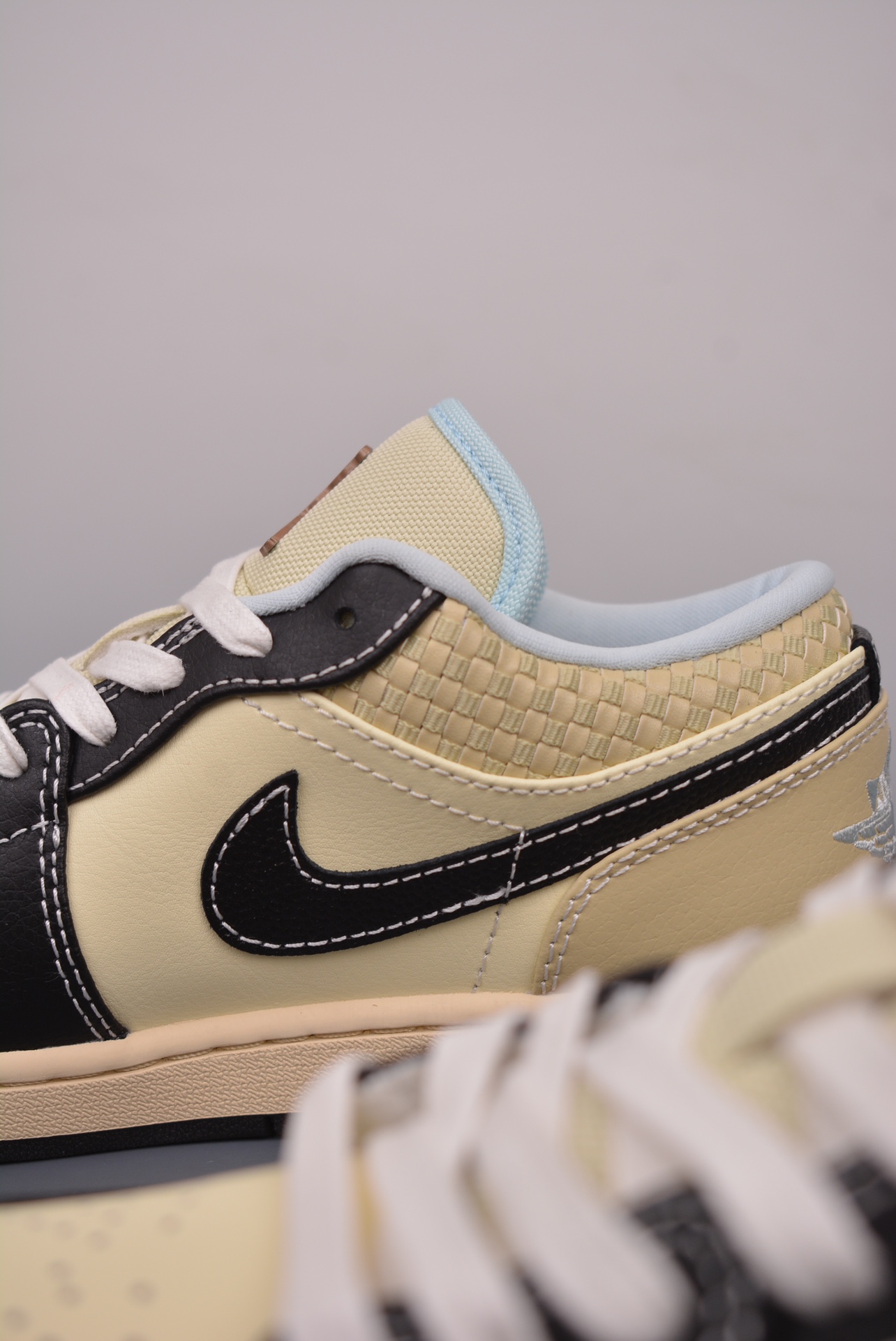 Air Jordan 1 Low SE Coconut Milk Black XZ2828-001