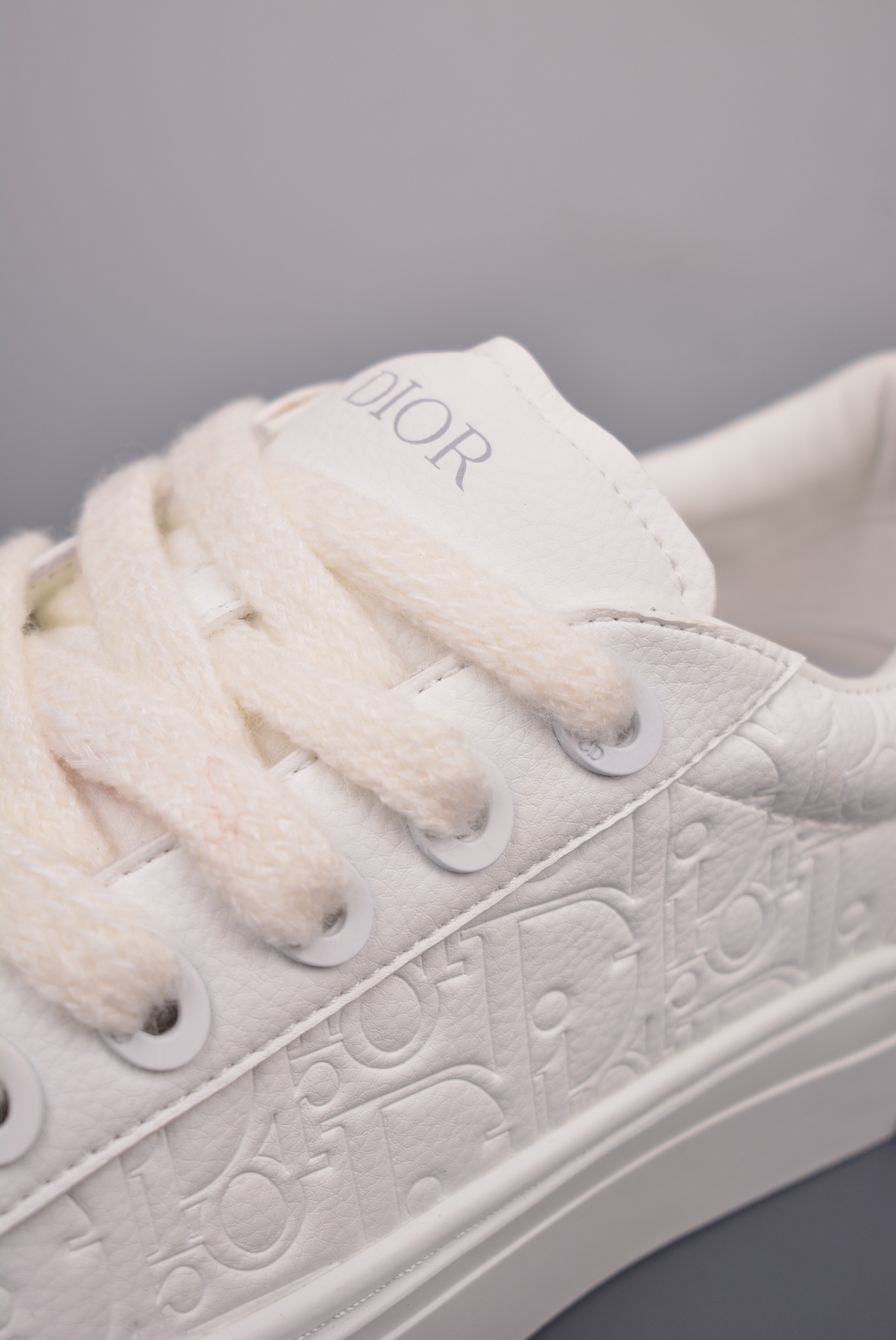Dior B33 Low Top Sneakers Dior Gravity Off-White Embossed 3SN303ZAY_H000