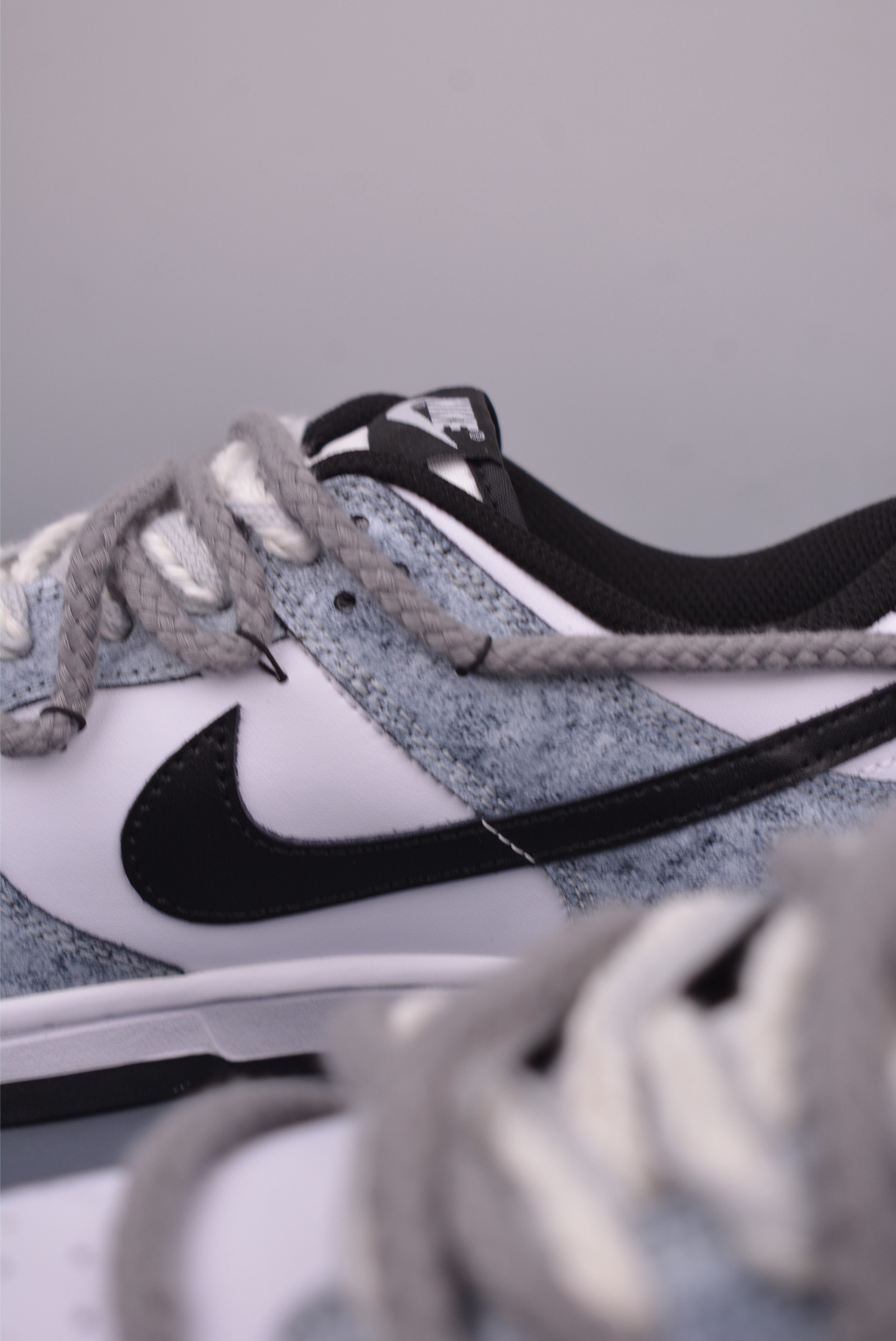 Louis Vuitton x Nike SB Dunk Low 