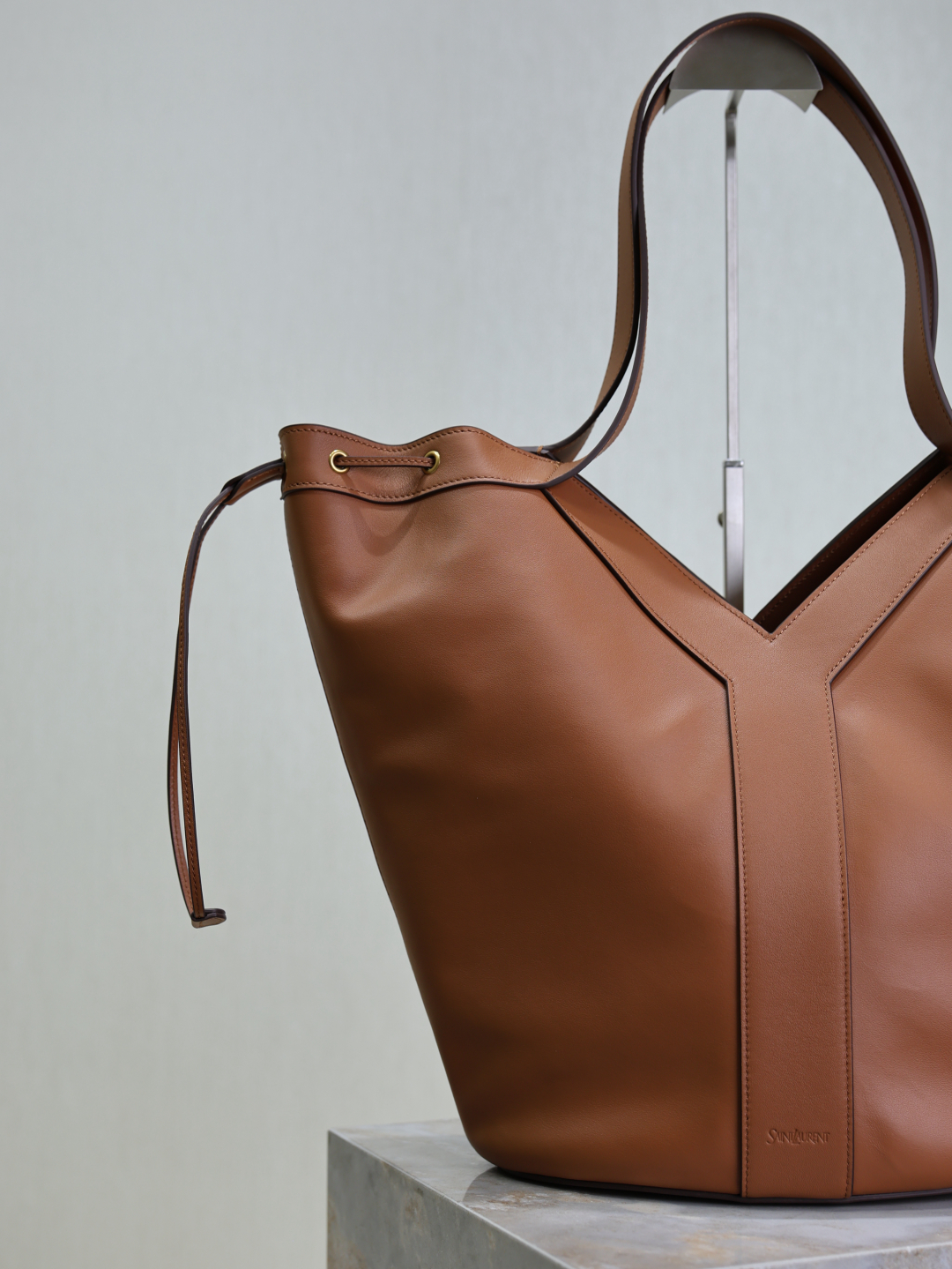Yves Saint Laurent Leather HOBO Large Handbag 833160