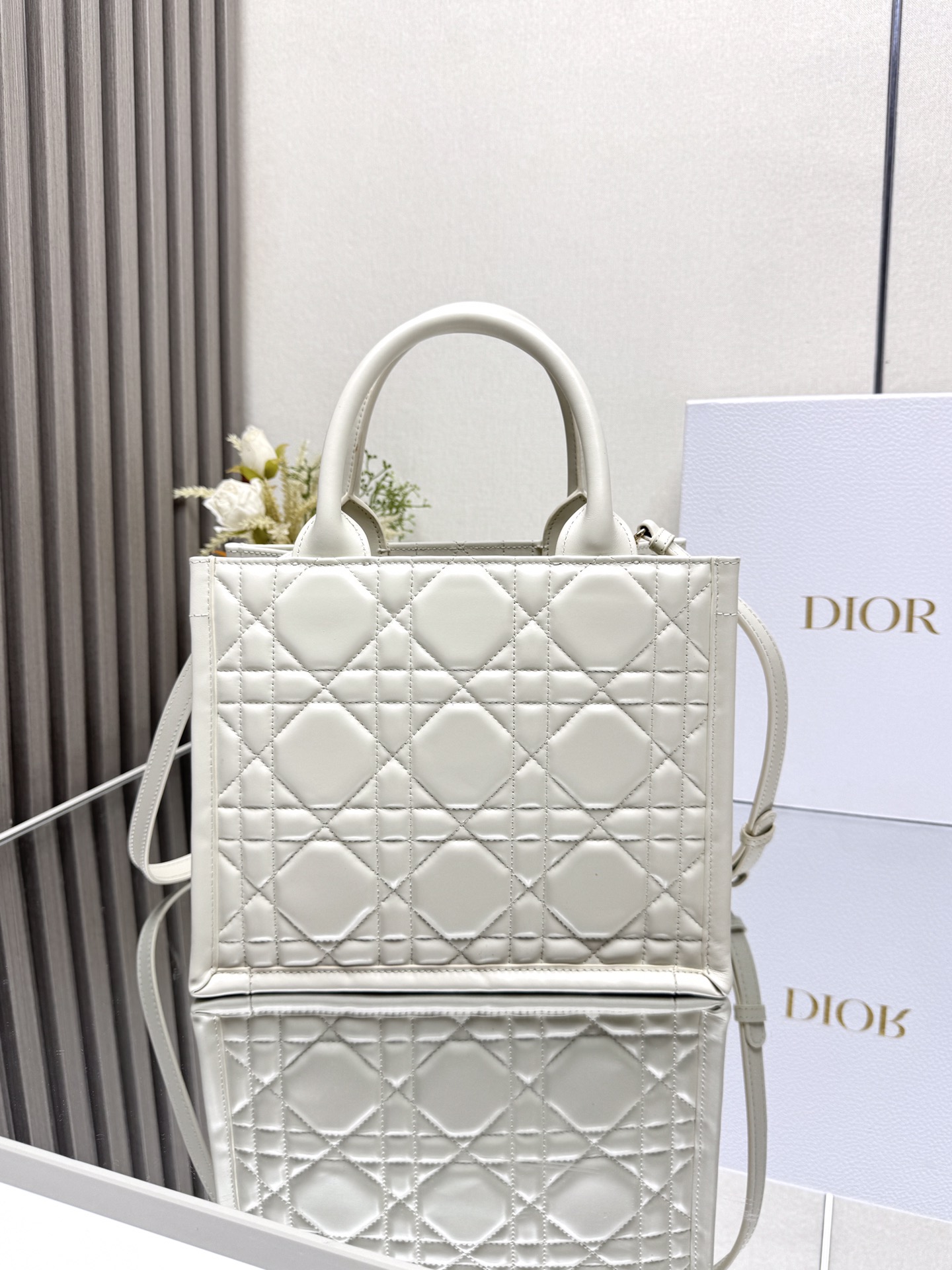 Dior BOOK TOTE handbag M1325