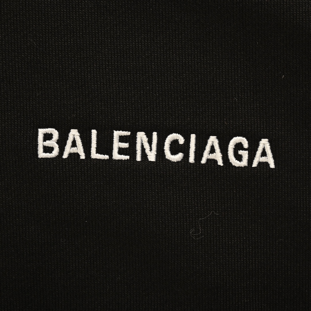 Balenciaga 24Fw half-zip sweatshirt with small front and large back lettering embroidery