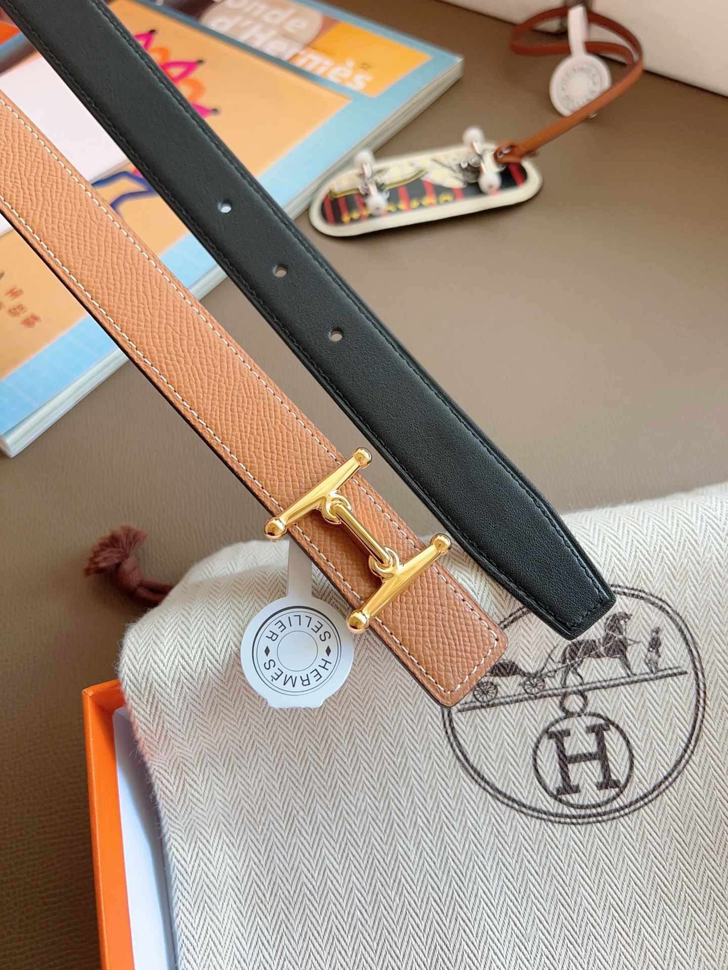 Hermès 2025 New Women's Double-Sided Belt 2.4cm Width