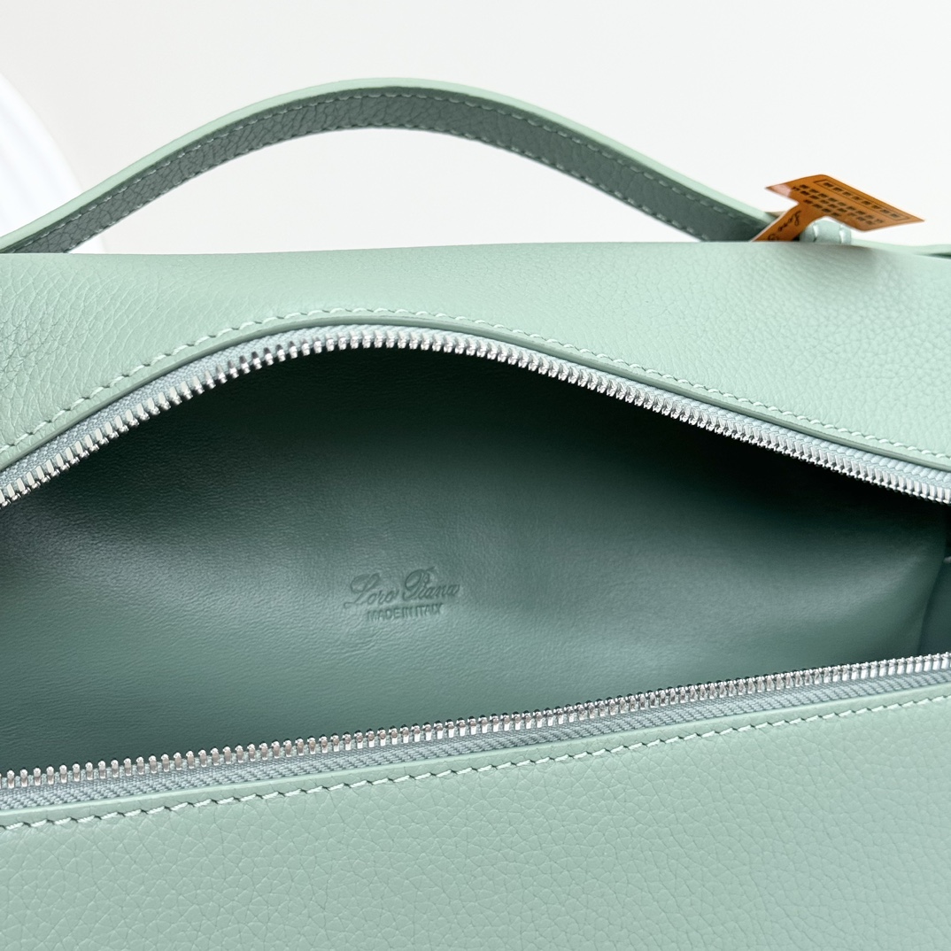 Loro Piana Extra poet L27 Clutch FAI8511