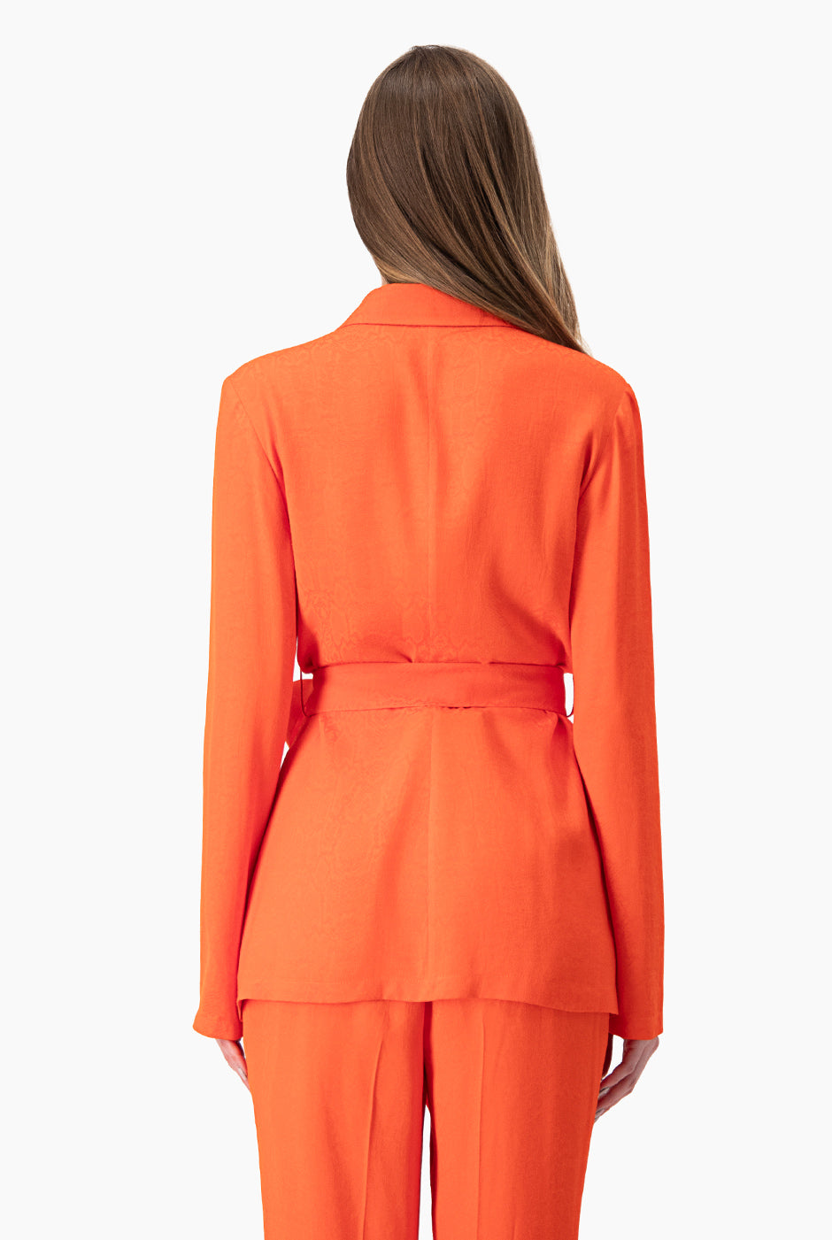 Saco blazer cruzado con cinta en cintura