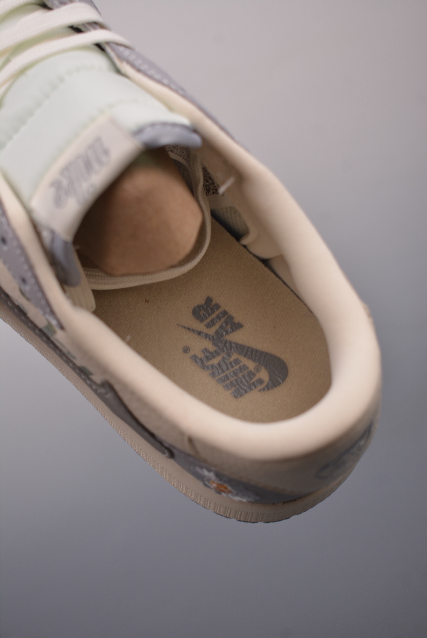 Fragment Design x Travis Scot x Nike Air Jordan 1 Low OGFragment Design XS2024-018
