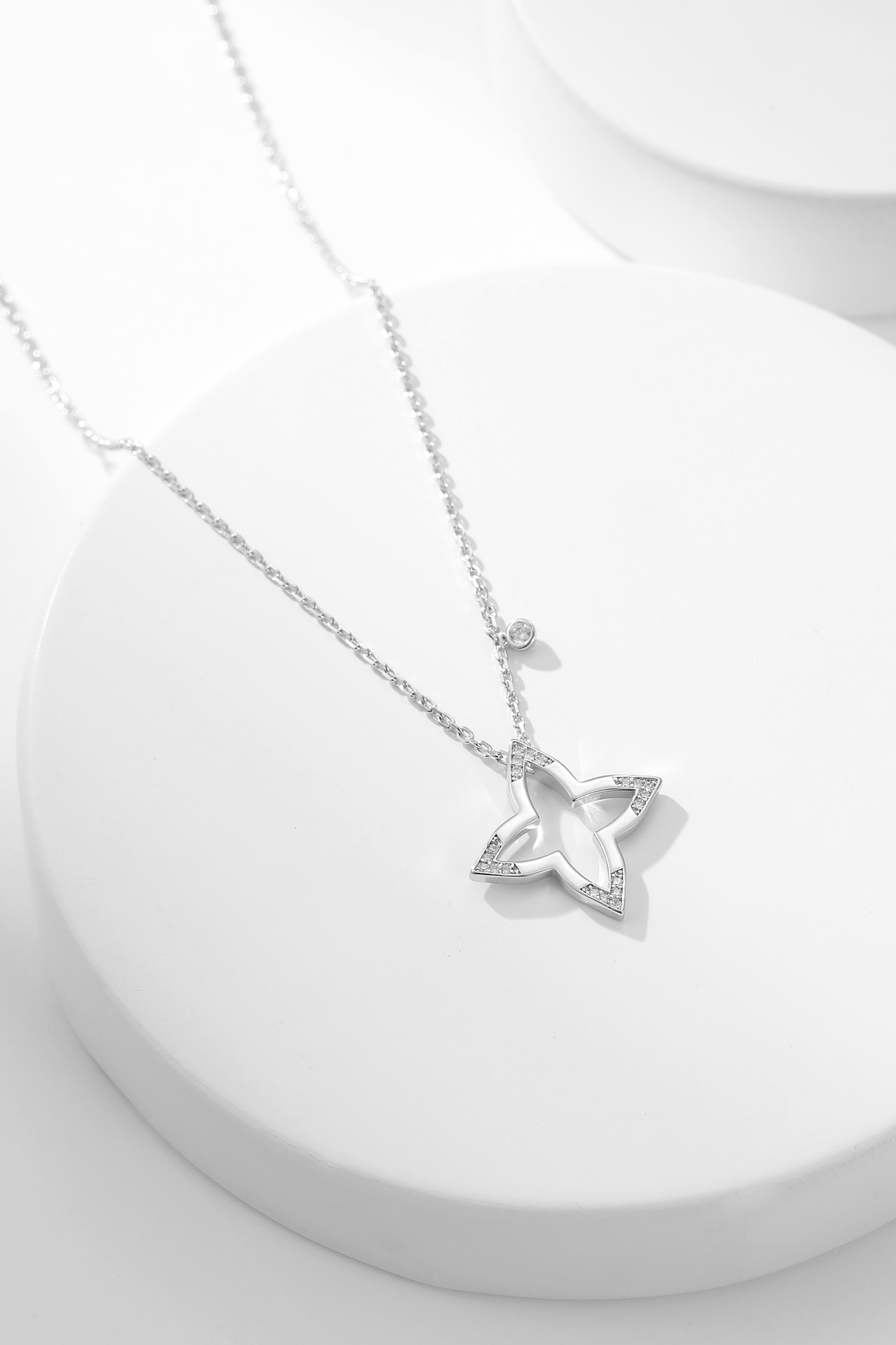 LV Color Blossom series four-pointed star pattern necklace