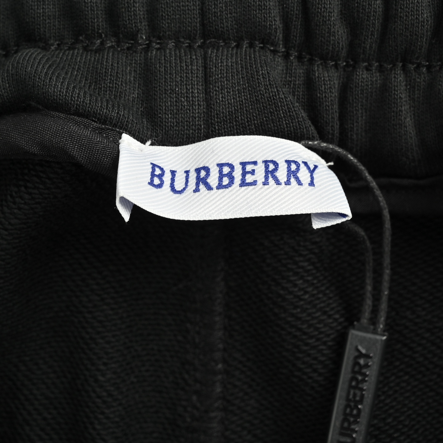 Burberry 25ss Warhorse Embroidered Back Pocket Patch Shorts