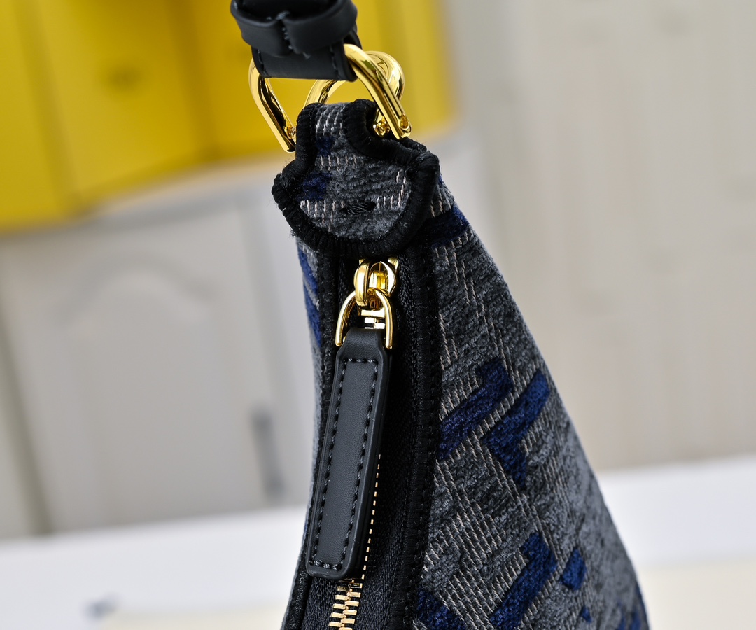 FENDI ay underarm bag 2196