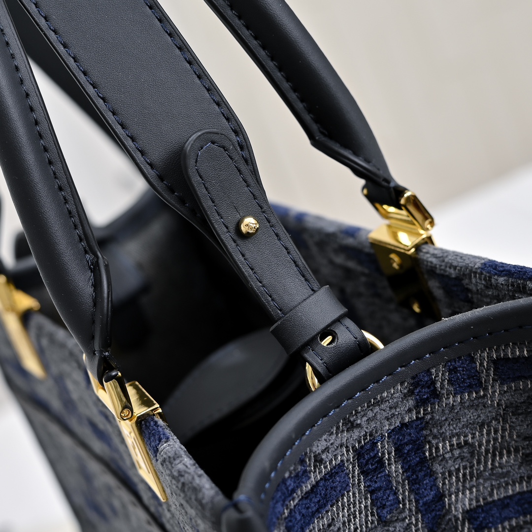 FENDI 0FÉŃĎI TOTE BAG 3364